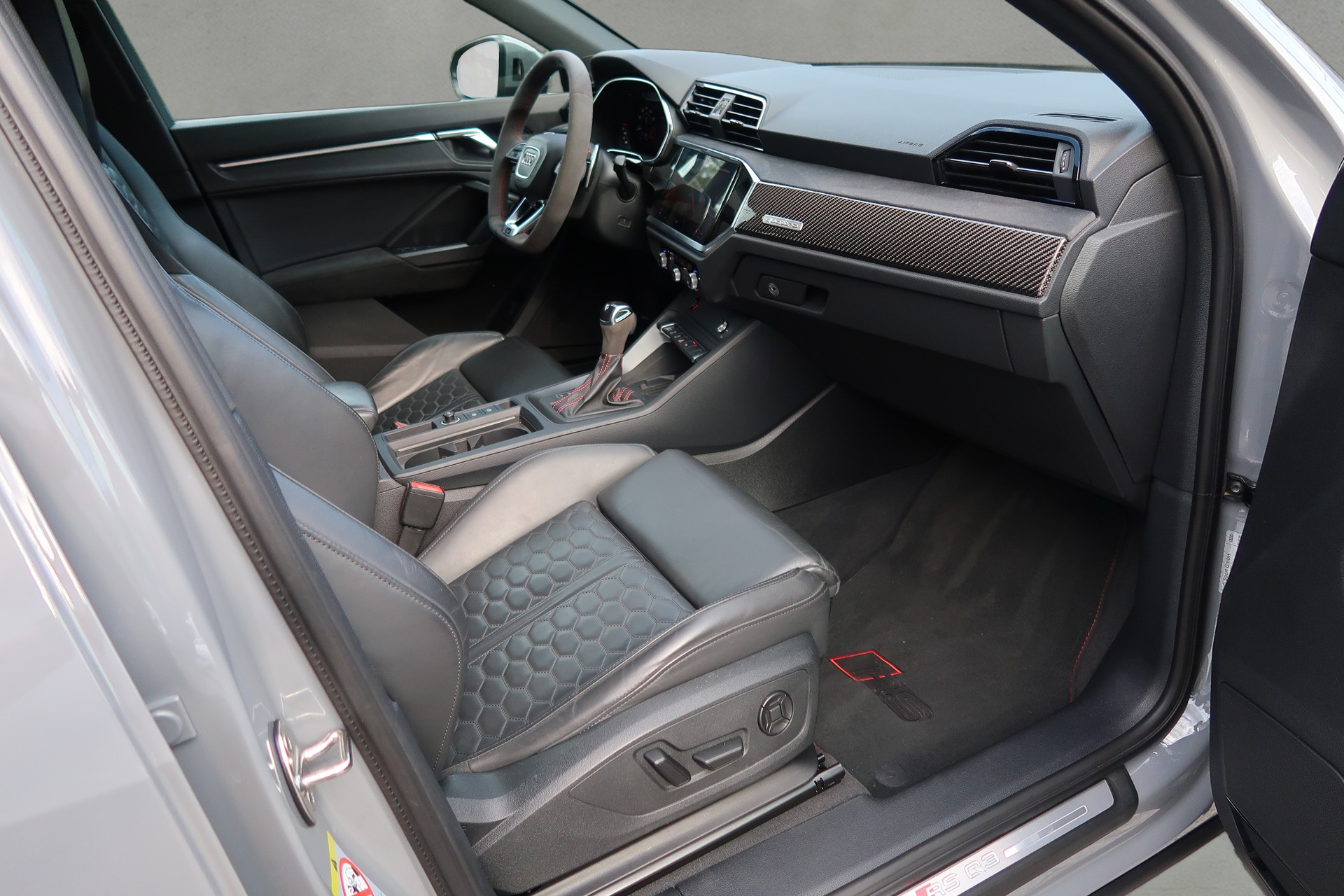 AUDI RS Q3 Sportback edition 10 years quattro S tronic-image-21