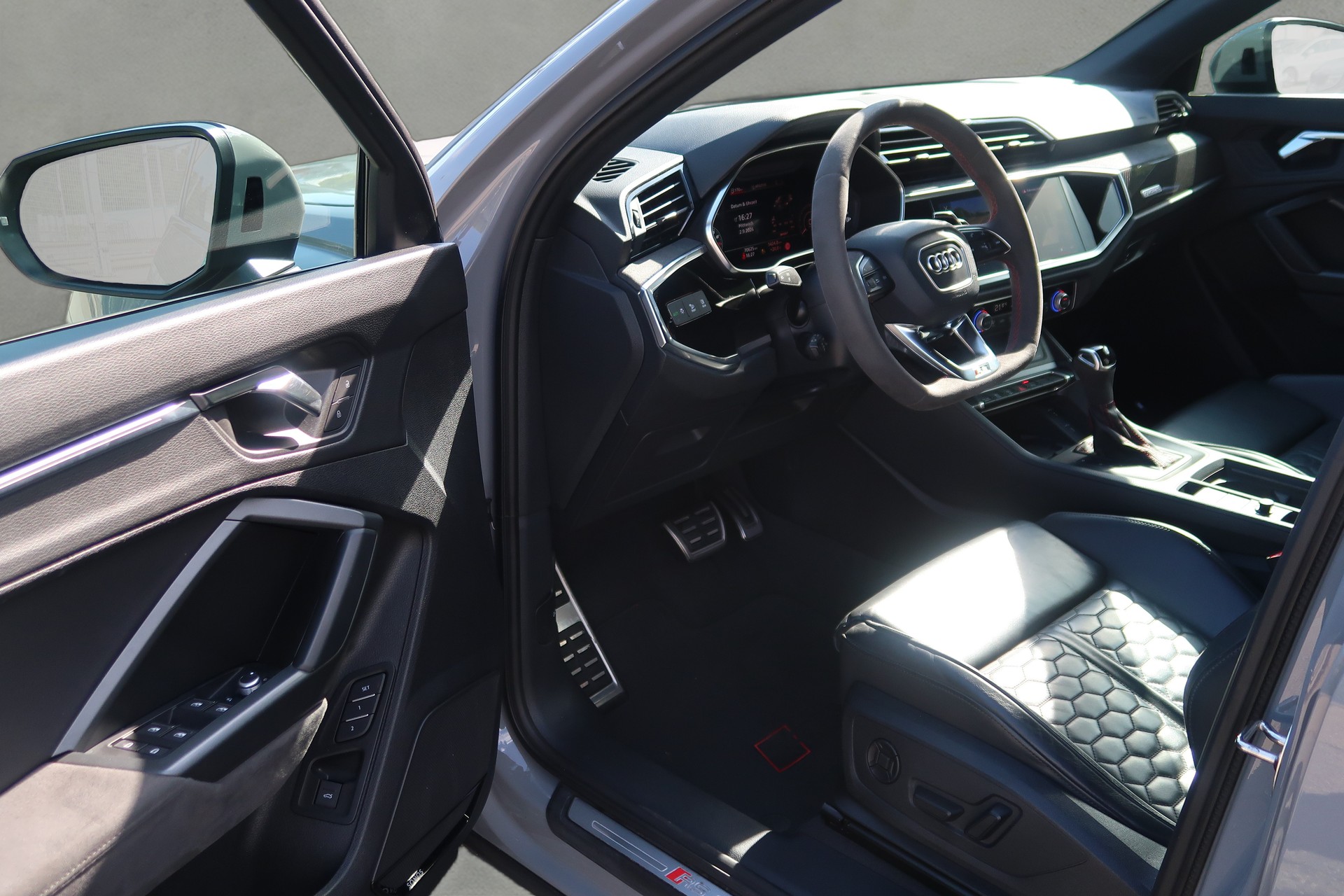 AUDI RS Q3 Sportback edition 10 years quattro S tronic-image-9