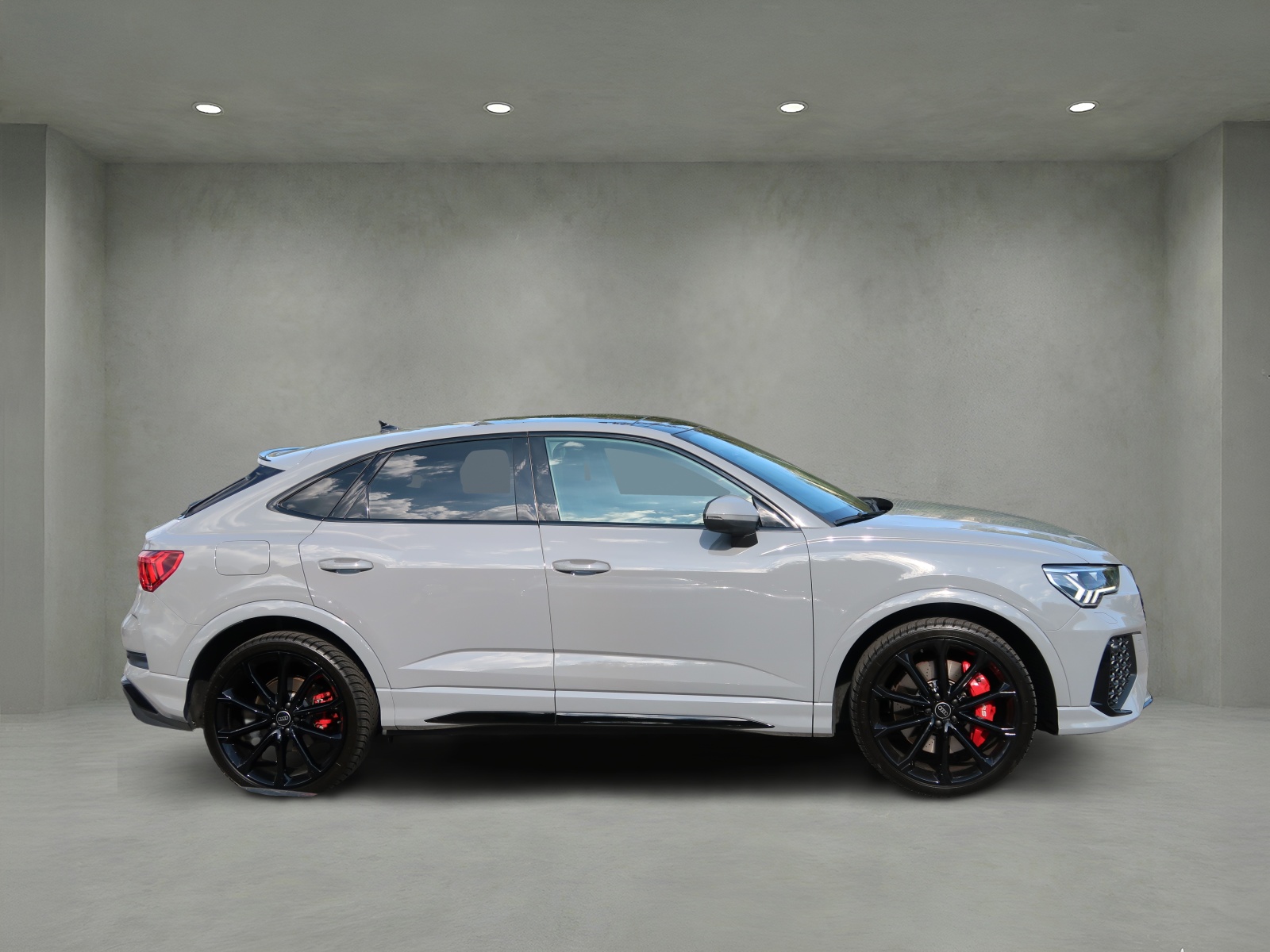 AUDI RS Q3 Sportback edition 10 years quattro S tronic-image-4