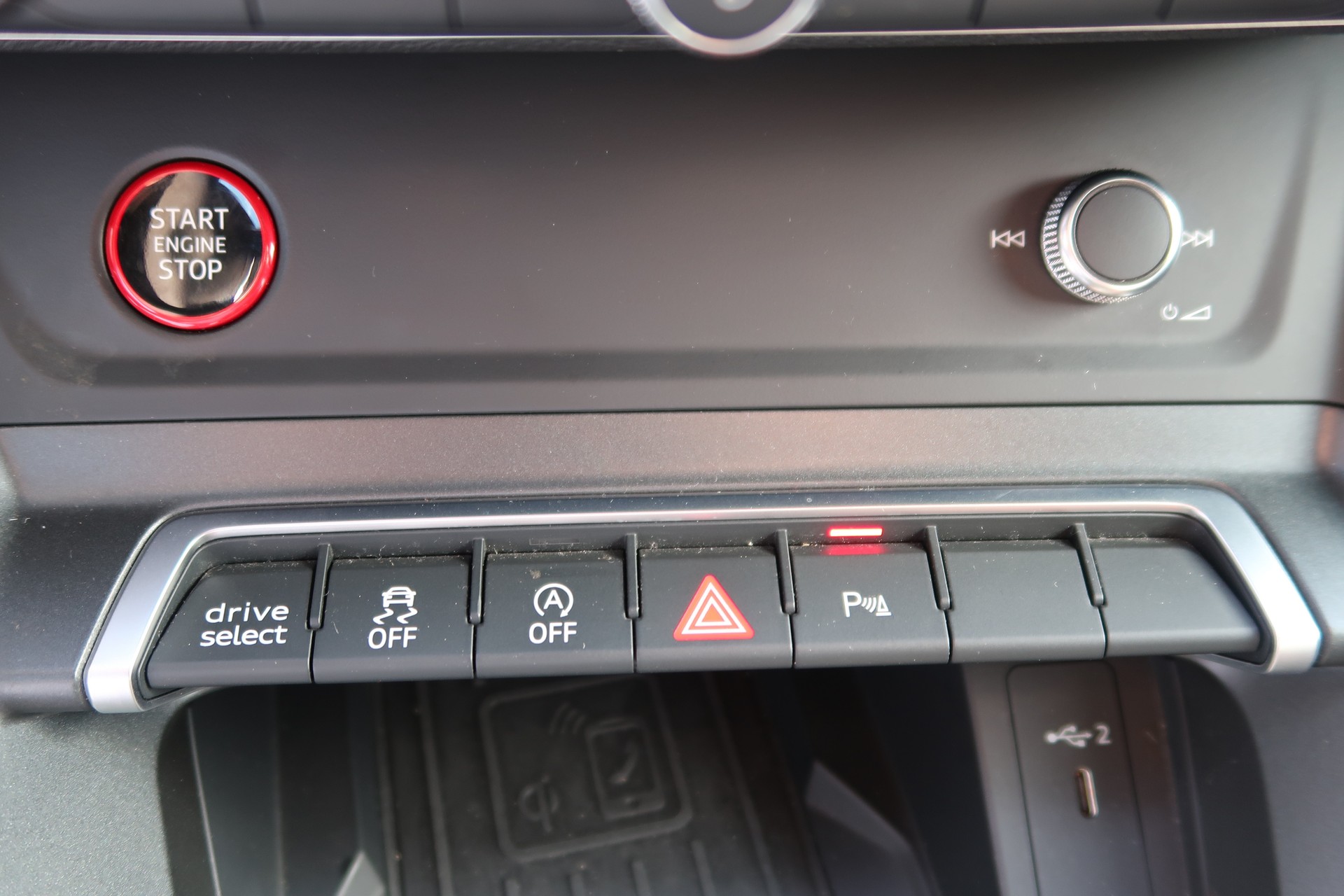 AUDI RS Q3 Sportback edition 10 years quattro S tronic-image-15