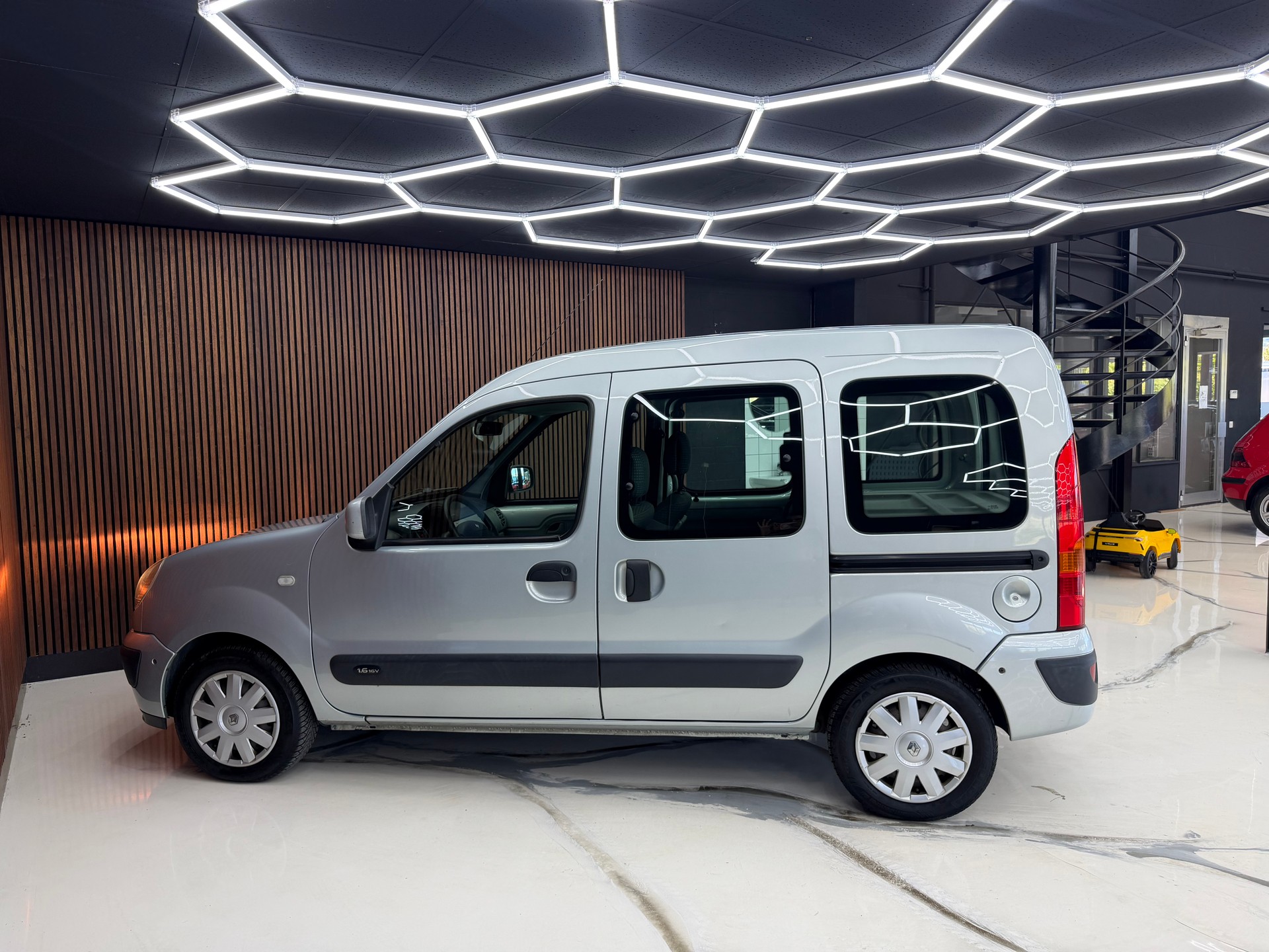 RENAULT Kangoo 1.6 16V Expression-image-9