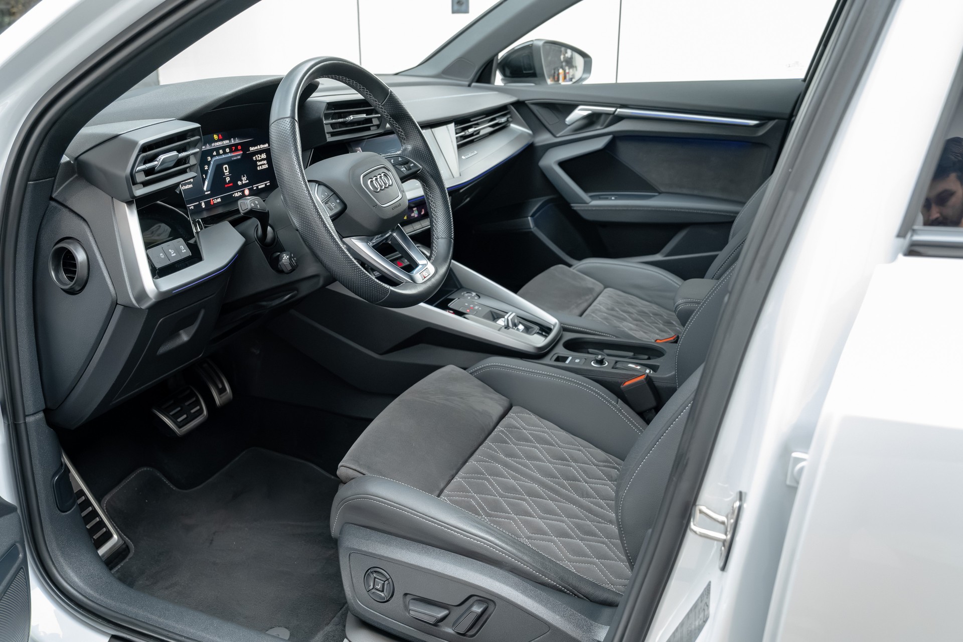 AUDI S3 Sportback 2.0 TFSI quattro S-tronic-image-14