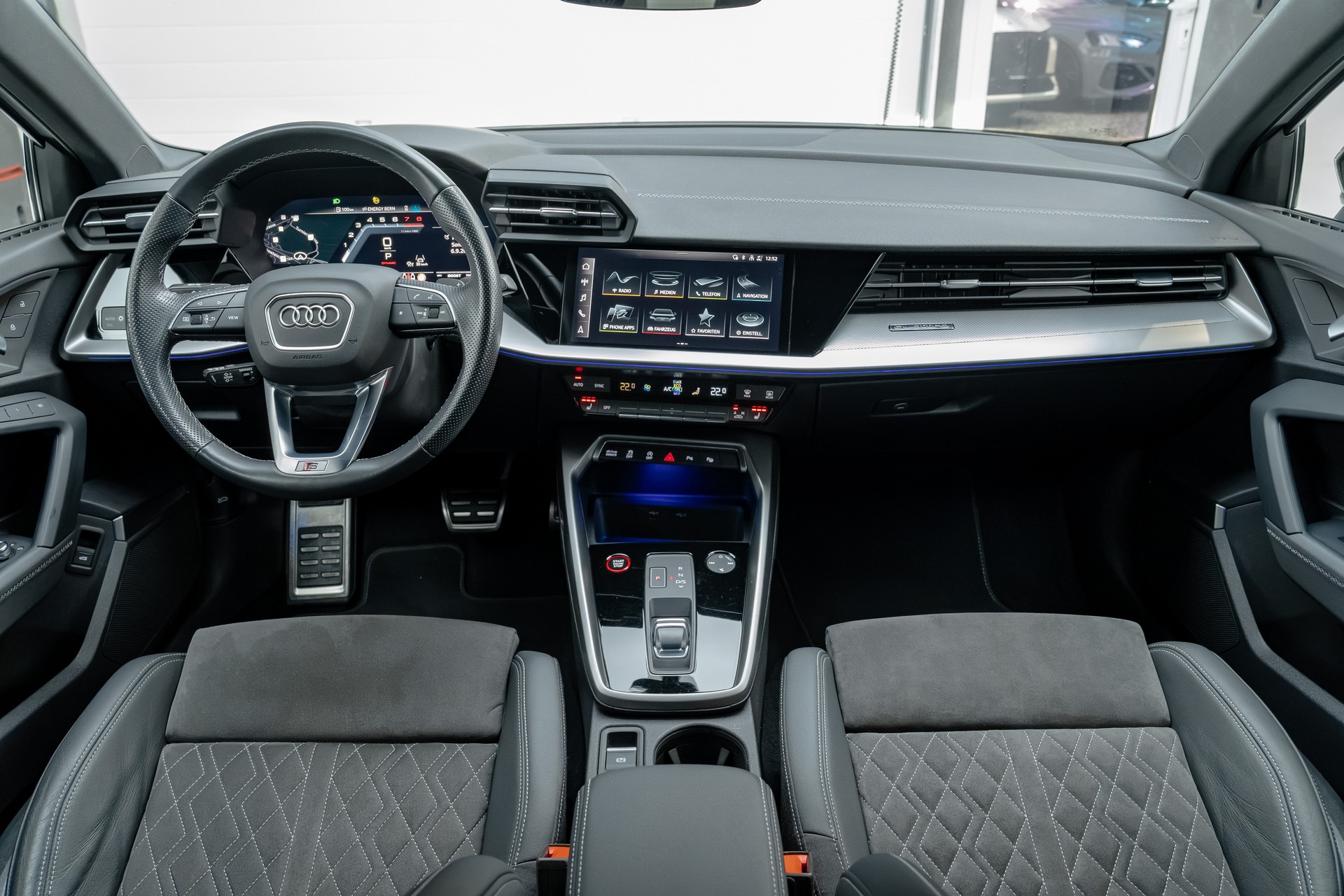 AUDI S3 Sportback 2.0 TFSI quattro S-tronic-image-8