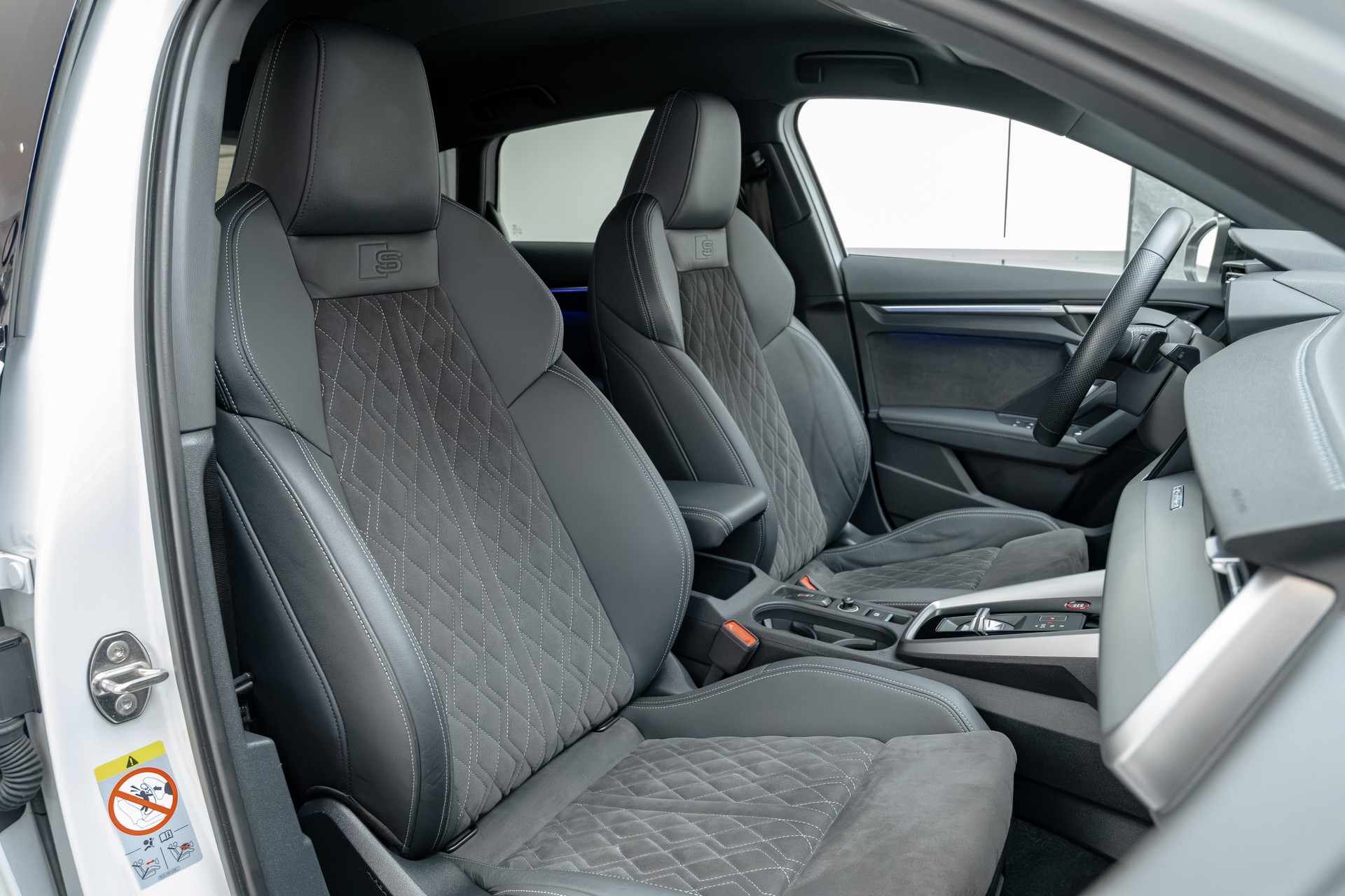 AUDI S3 Sportback 2.0 TFSI quattro S-tronic-image-10