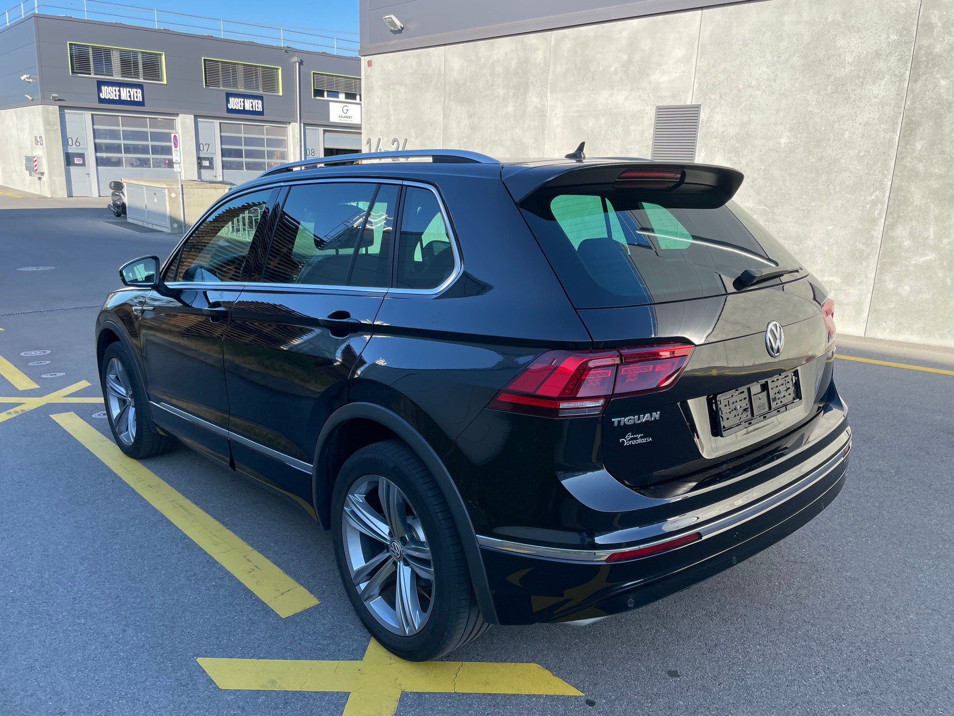 VW Tiguan 2.0TSI Highline 4Motion DSG (47)-image-4