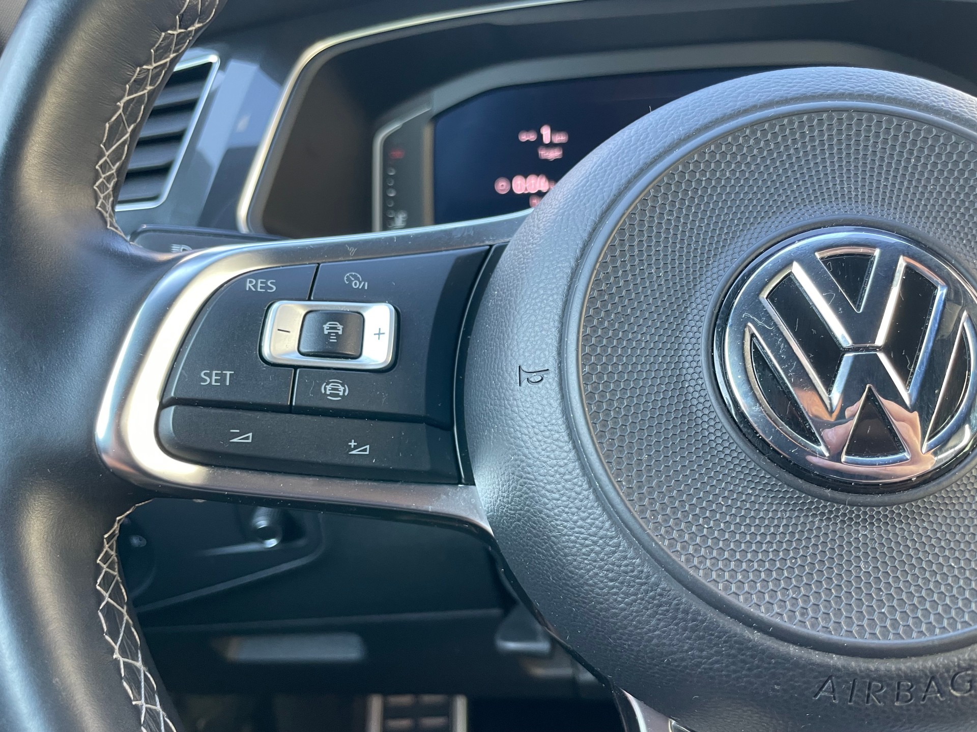 VW Tiguan 2.0TSI Highline 4Motion DSG (47)-image-9