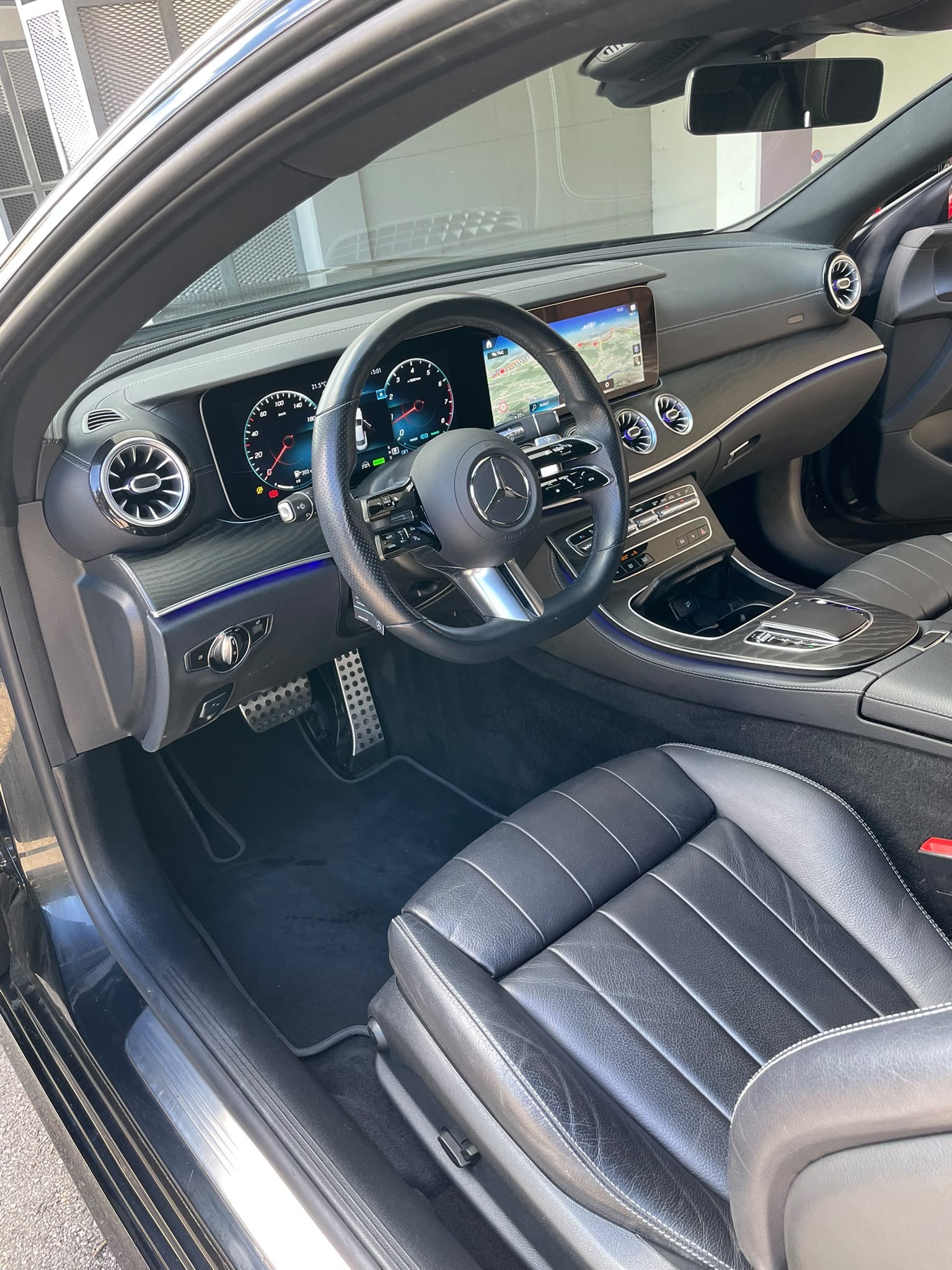 MERCEDES-BENZ E 200 Coupé 4Matic AMG Line 9G-Tronic CH-Auto | 55% Rabatt | All Black | Gratis-Service 10 Jahre/100'000 km-image-12