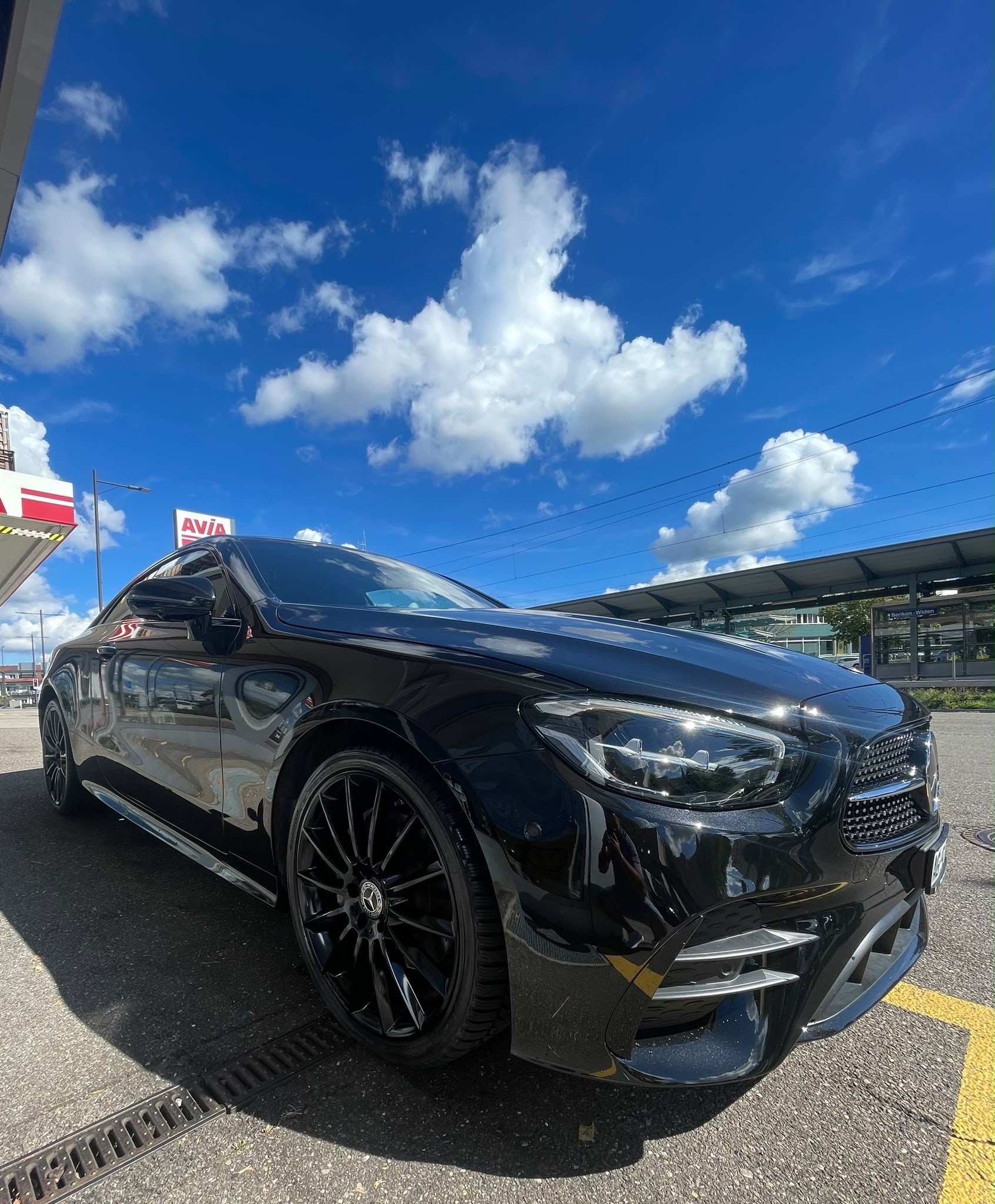 MERCEDES-BENZ E 200 Coupé 4Matic AMG Line 9G-Tronic CH-Auto | 55% Rabatt | All Black | Gratis-Service 10 Jahre/100'000 km-image-4