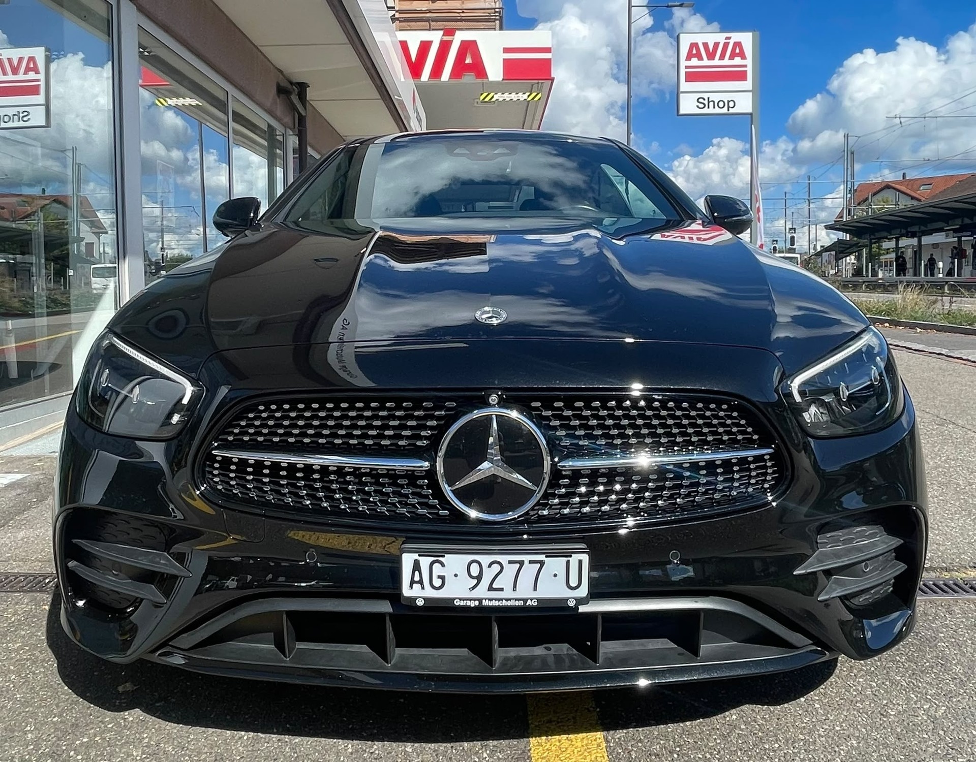 MERCEDES-BENZ E 200 Coupé 4Matic AMG Line 9G-Tronic CH-Auto | 55% Rabatt | All Black | Gratis-Service 10 Jahre/100'000 km-image-3