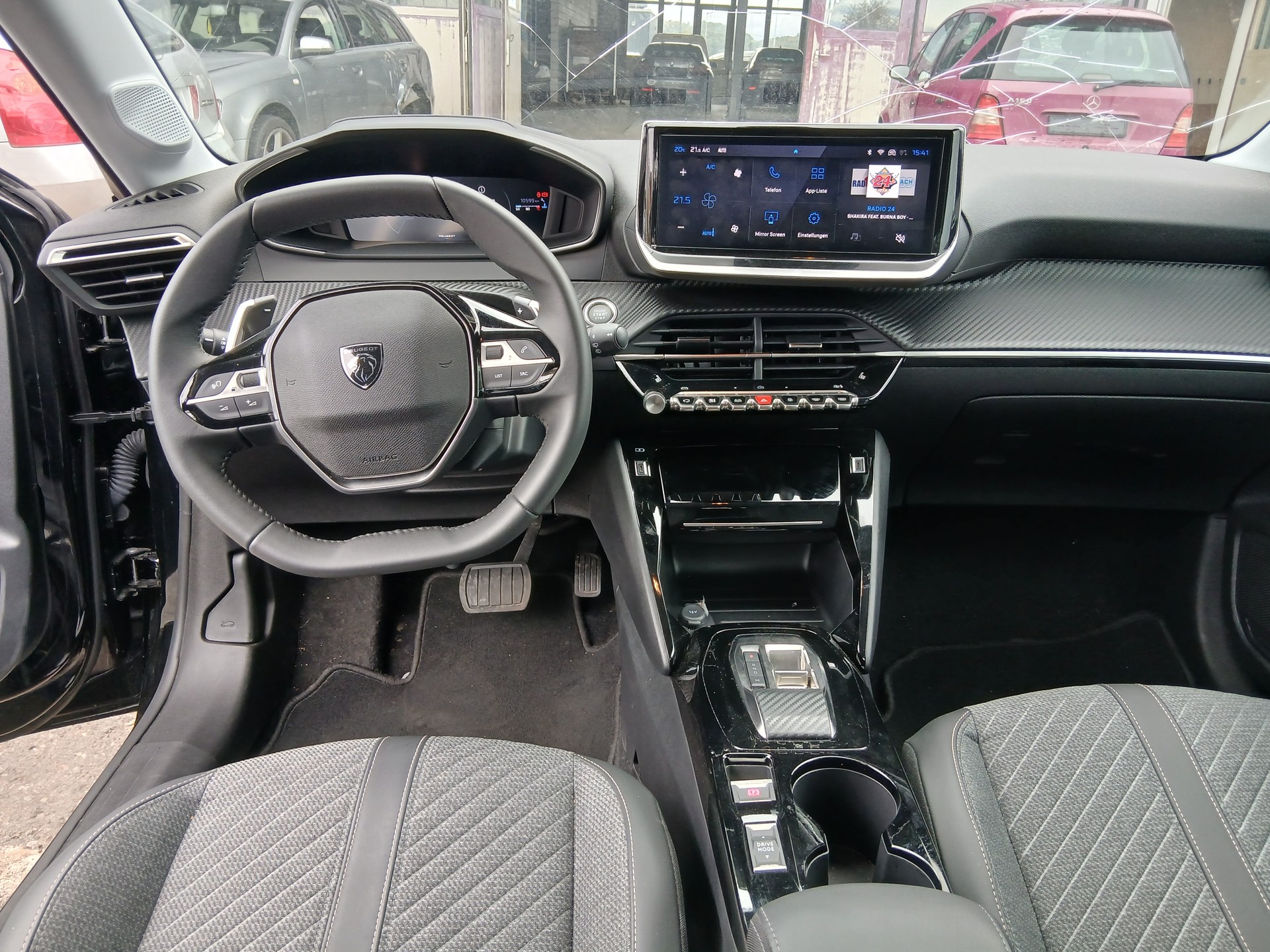 PEUGEOT 208 1.2 MHEV 110 Active-image-6