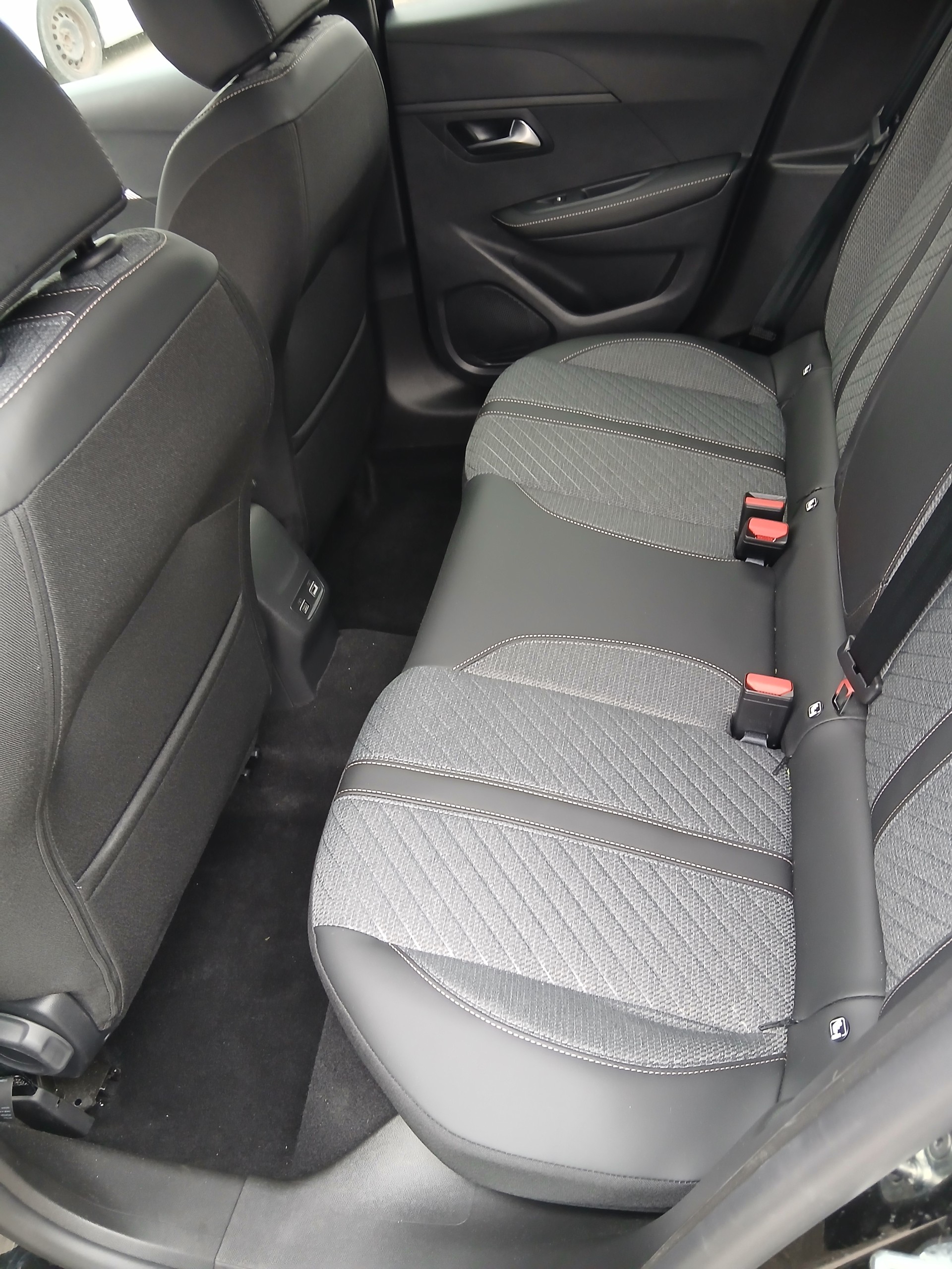 PEUGEOT 208 1.2 MHEV 110 Active-image-7