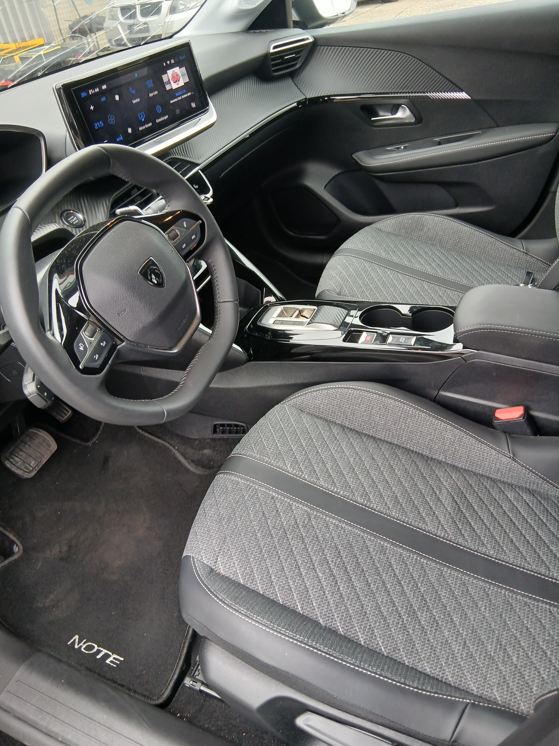 PEUGEOT 208 1.2 MHEV 110 Active-image-5