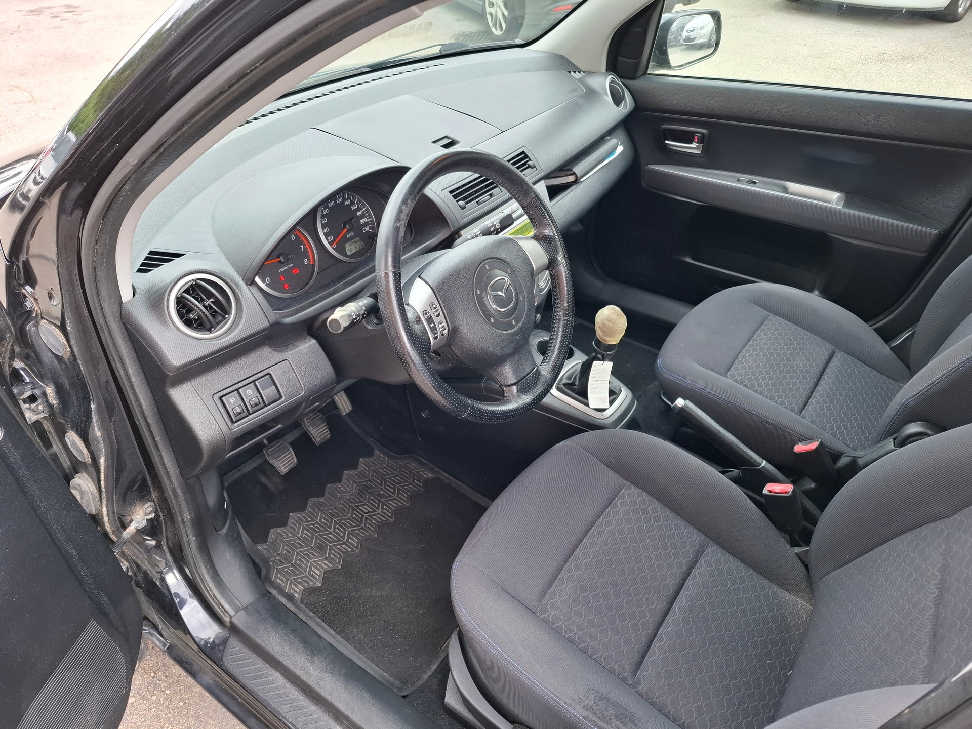 MAZDA 2 1.4i 16V Confort-image-7