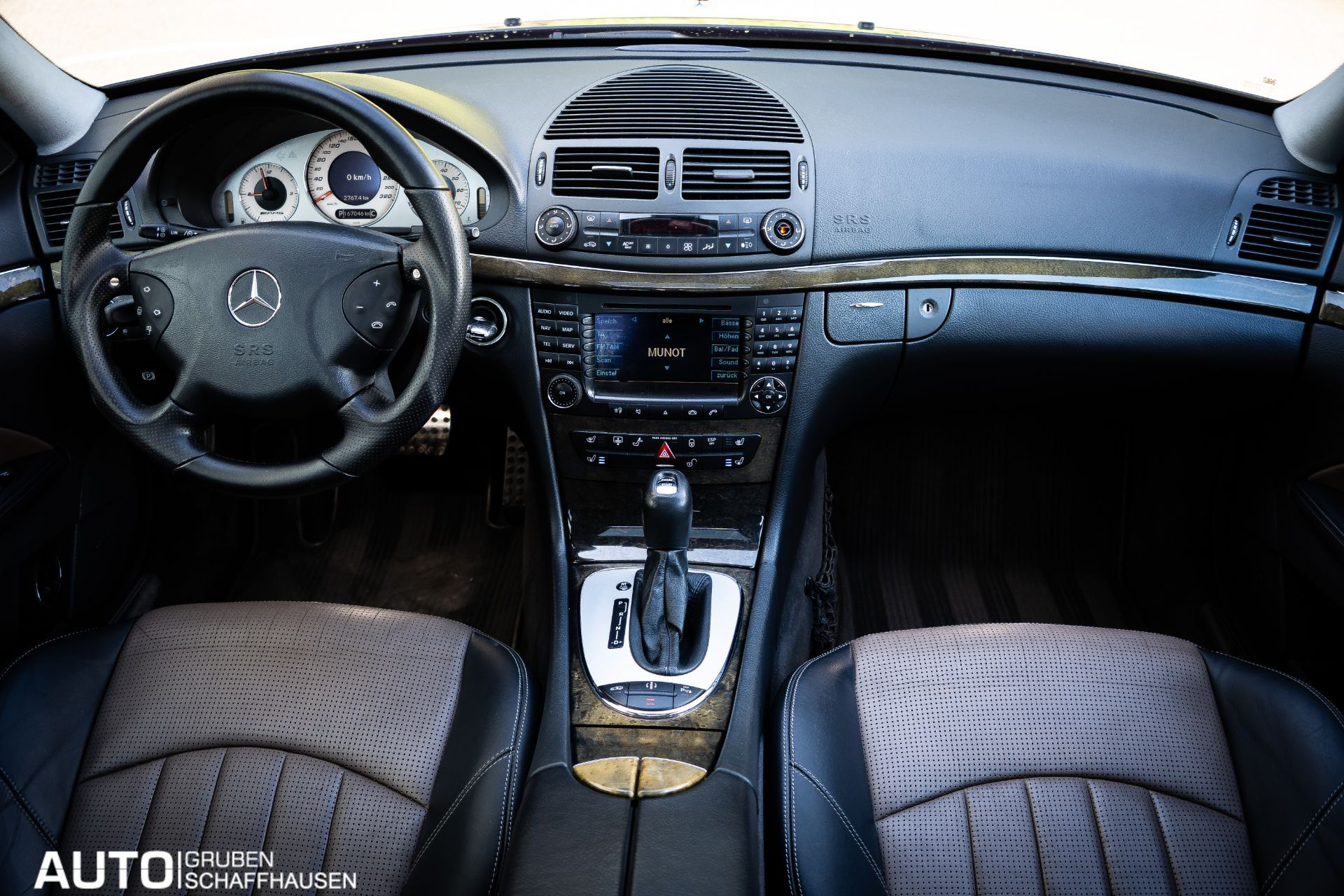 MERCEDES-BENZ E 55 AMG Designo-image-17