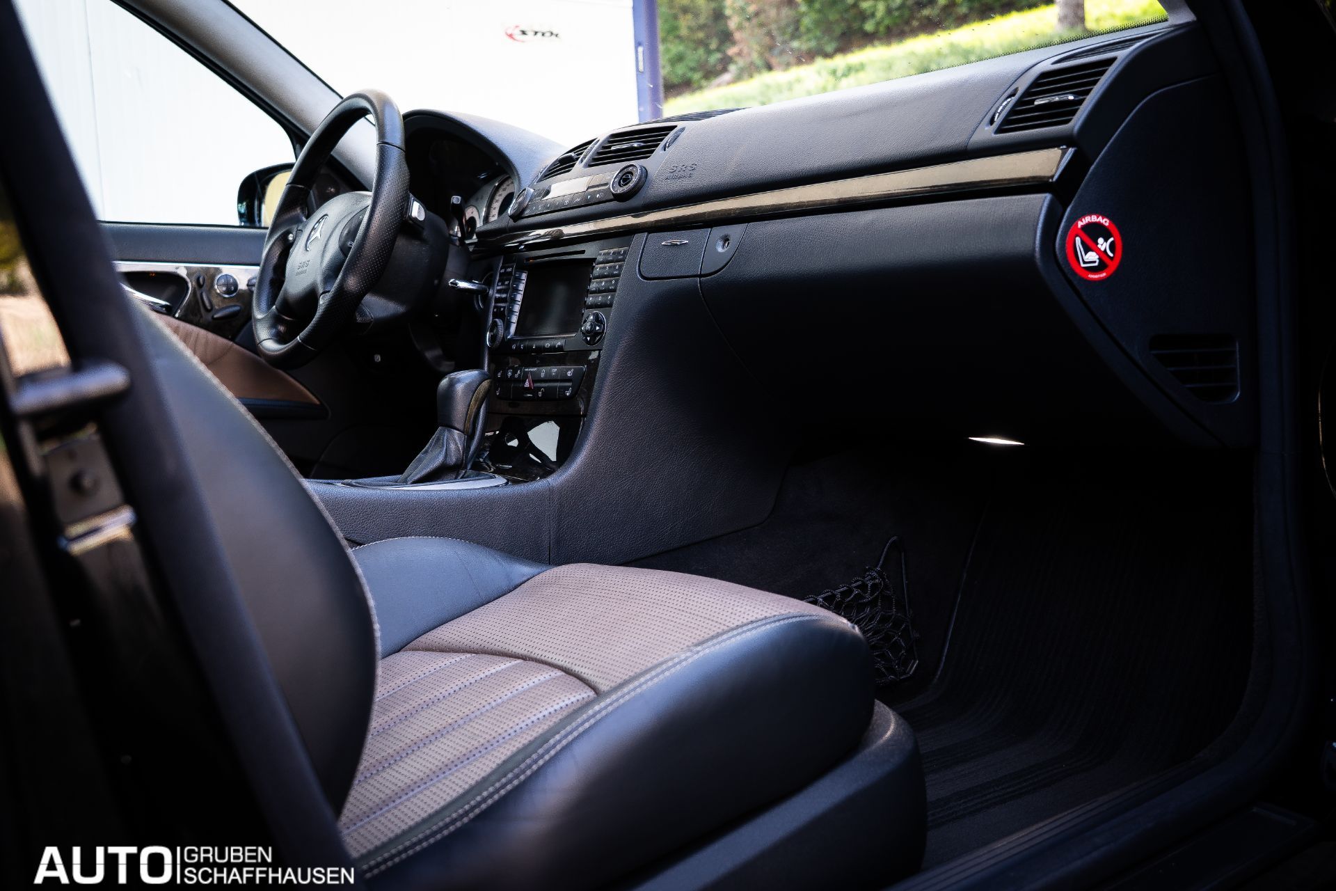 MERCEDES-BENZ E 55 AMG Designo-image-11
