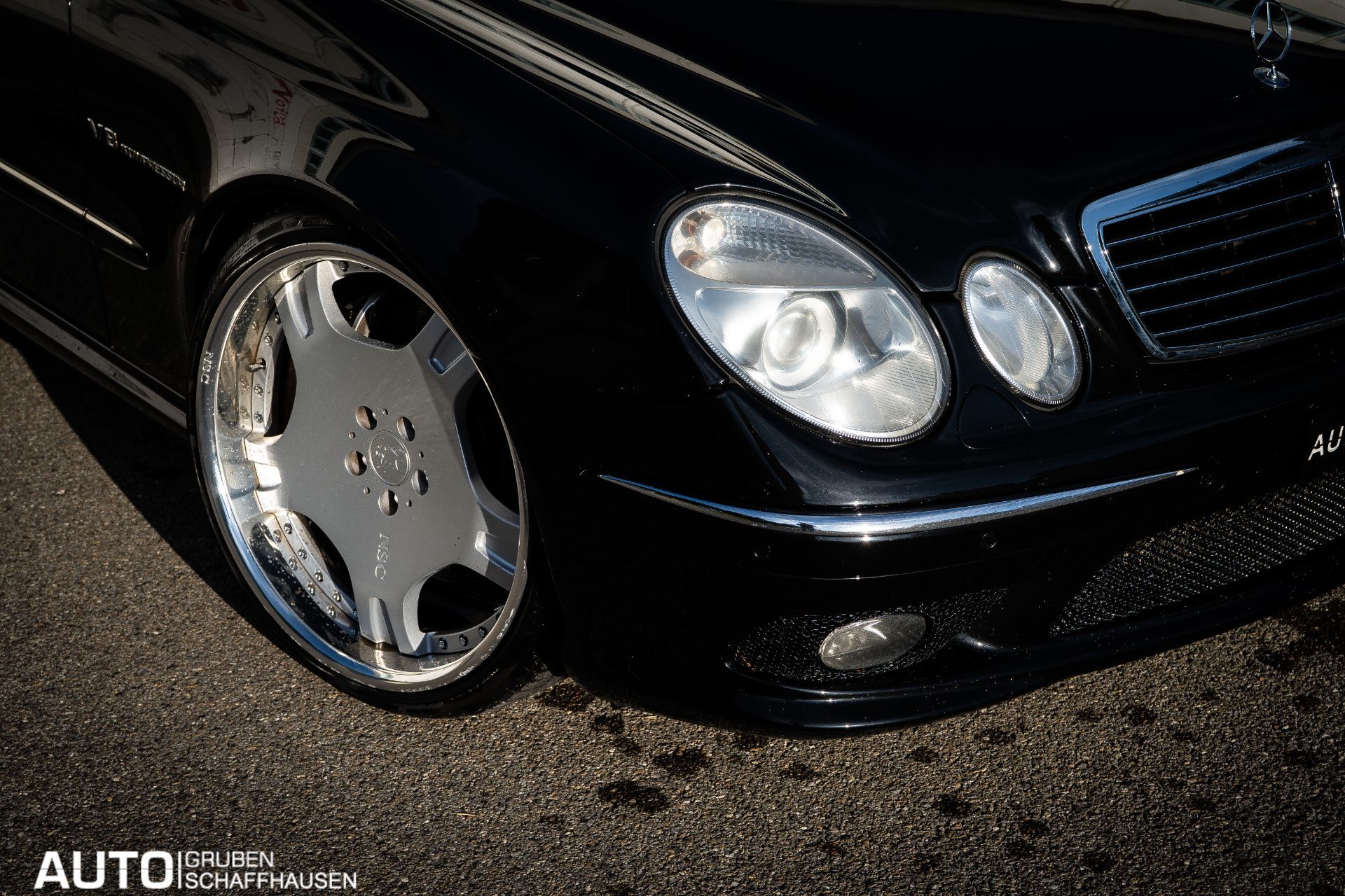 MERCEDES-BENZ E 55 AMG Designo-showroom-element-3