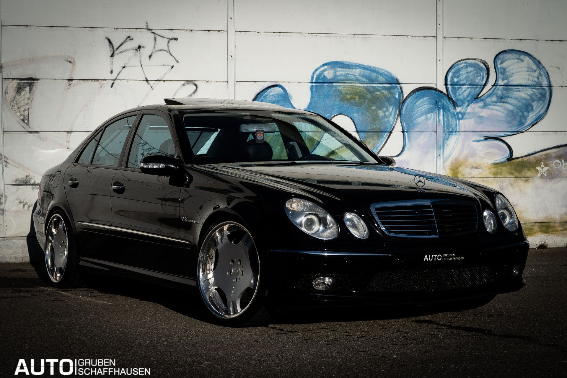 MERCEDES-BENZ E 55 AMG Designo-showroom-element-1