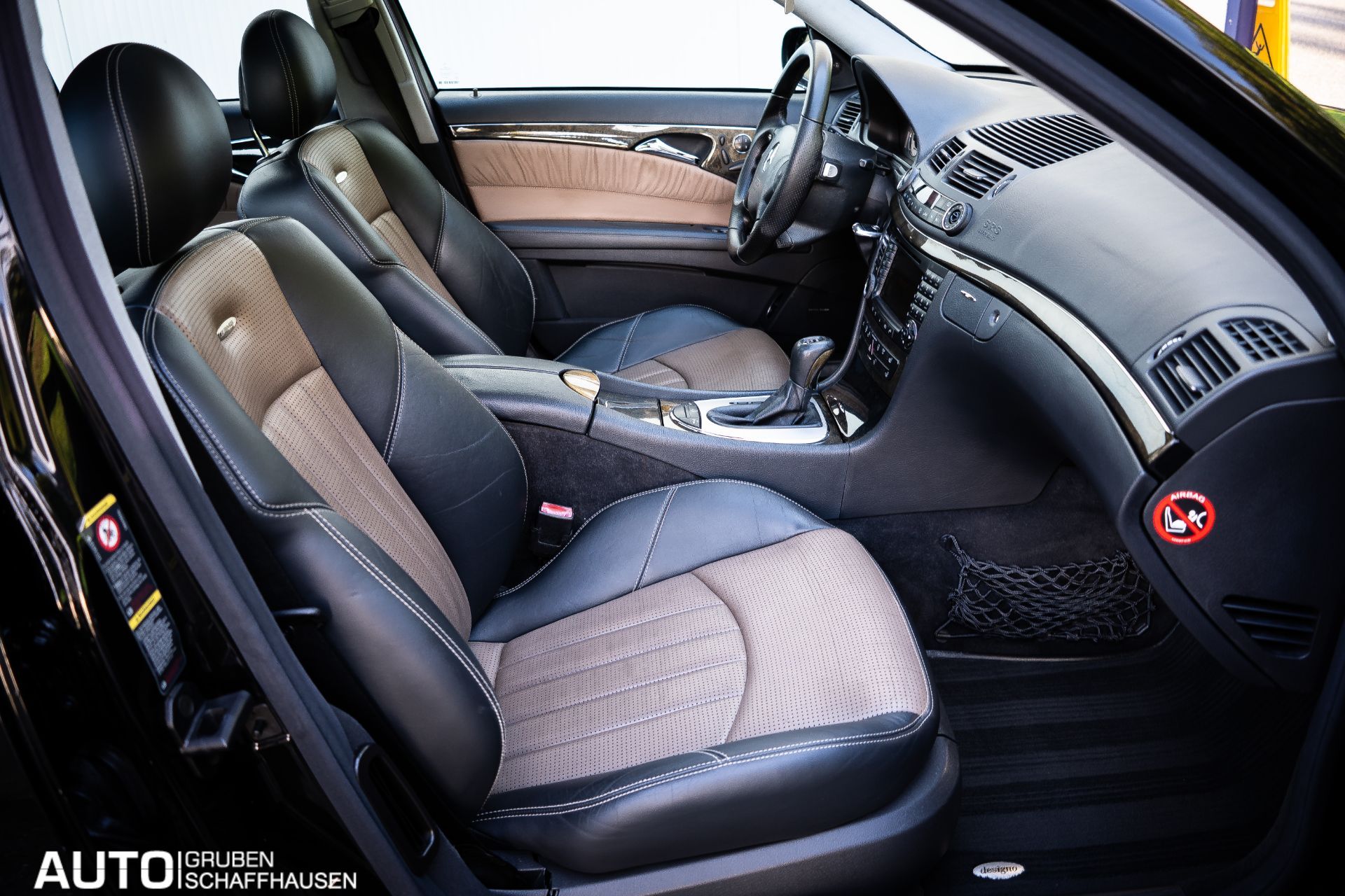 MERCEDES-BENZ E 55 AMG Designo-image-12