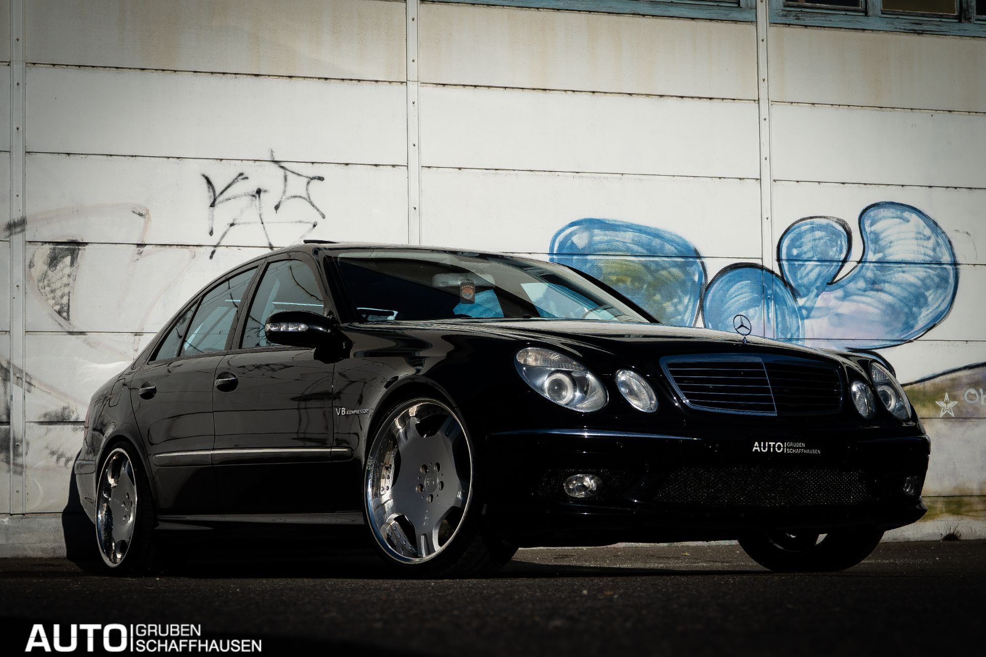 MERCEDES-BENZ E 55 AMG Designo-showroom-element-2