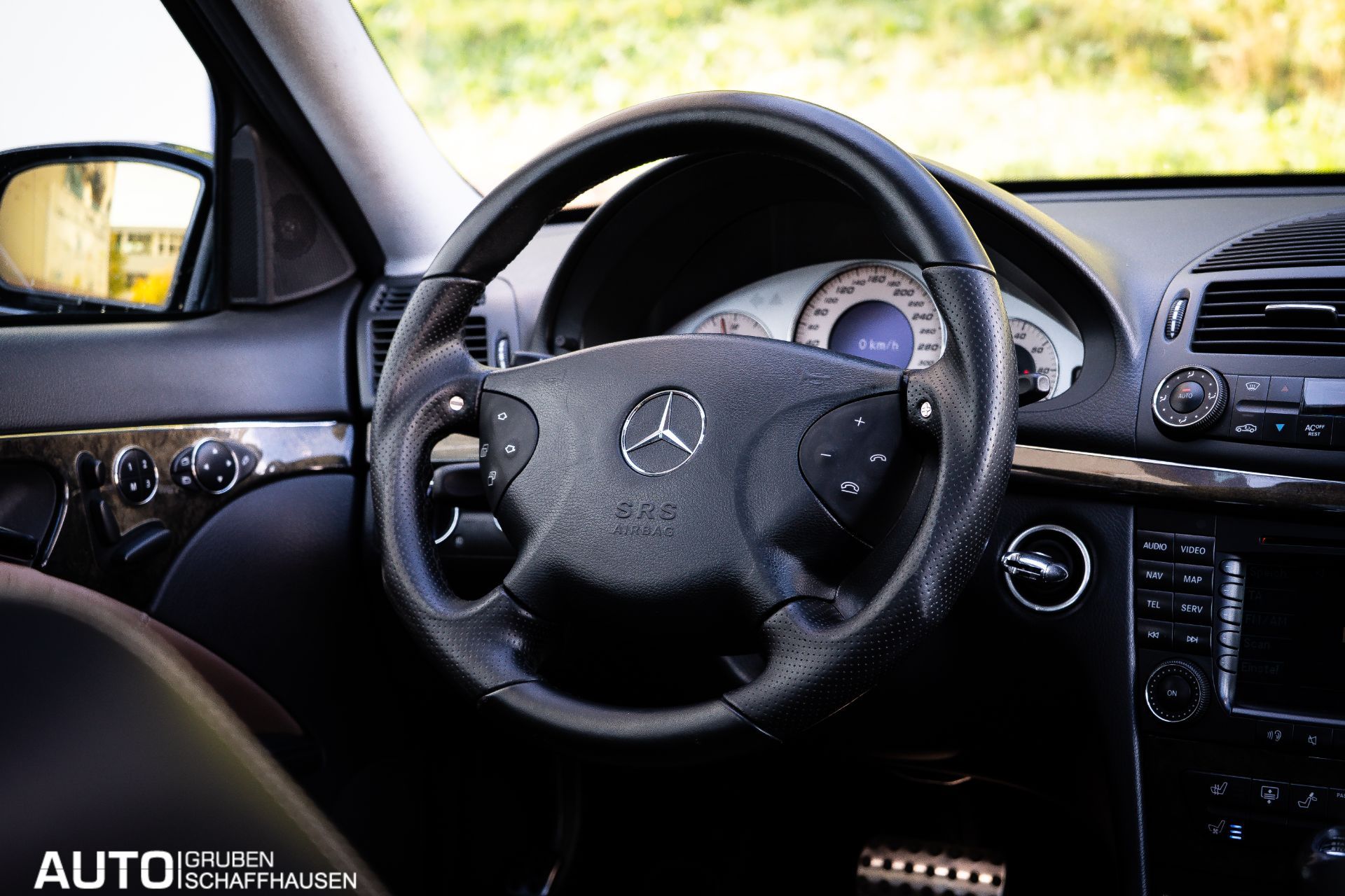 MERCEDES-BENZ E 55 AMG Designo-image-18
