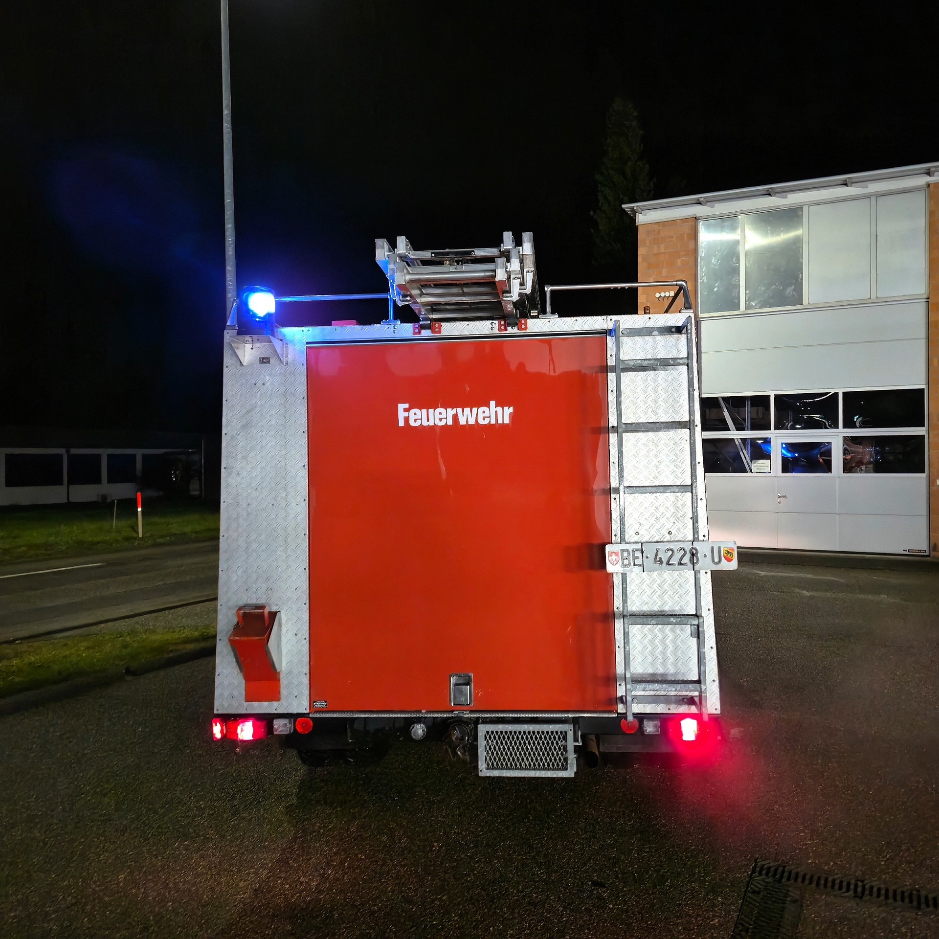 MOWAG W 300 B Feuerwehrfahrzeug-image-6
