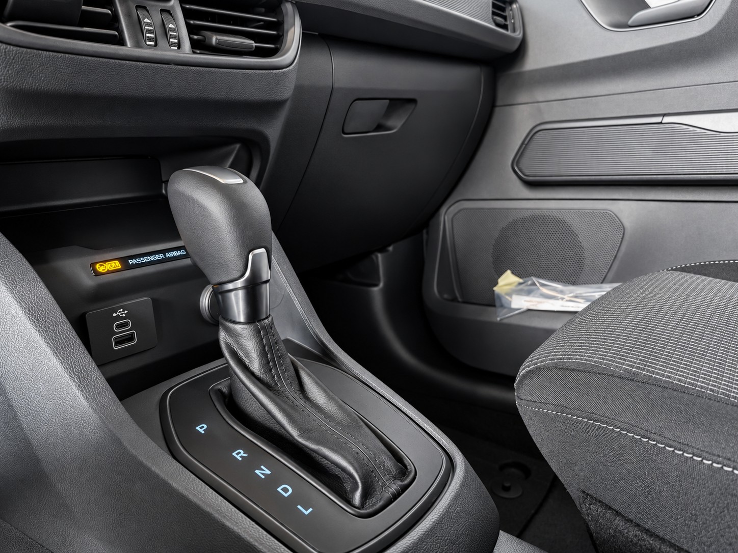 FORD Transit Courier Van 1.0 EcoBoost Trend Automat-image-11
