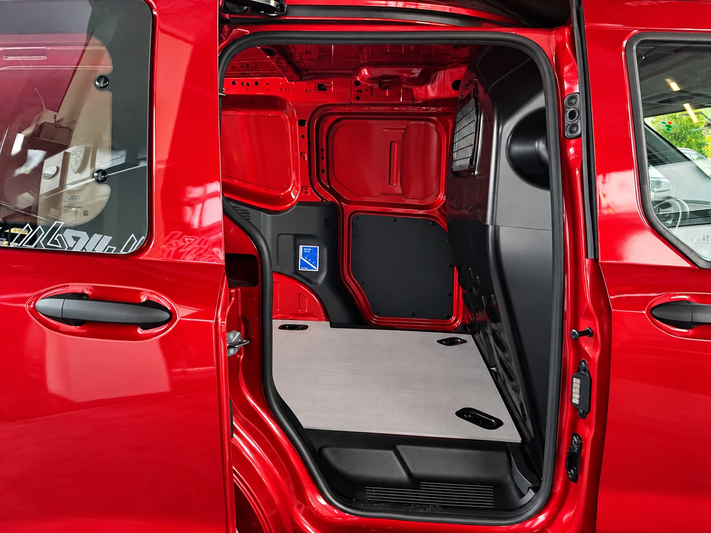 FORD Transit Courier Van 1.0 EcoBoost Trend Automat-image-6