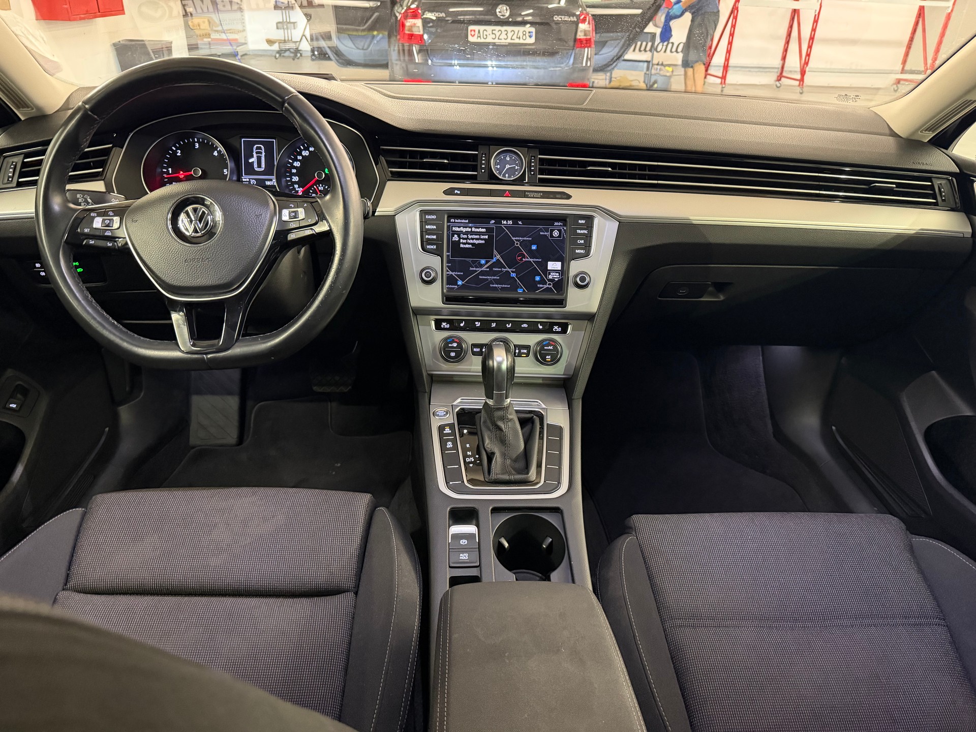 VW Passat Variant 2.0 TDI BMT Family DSG-image-12
