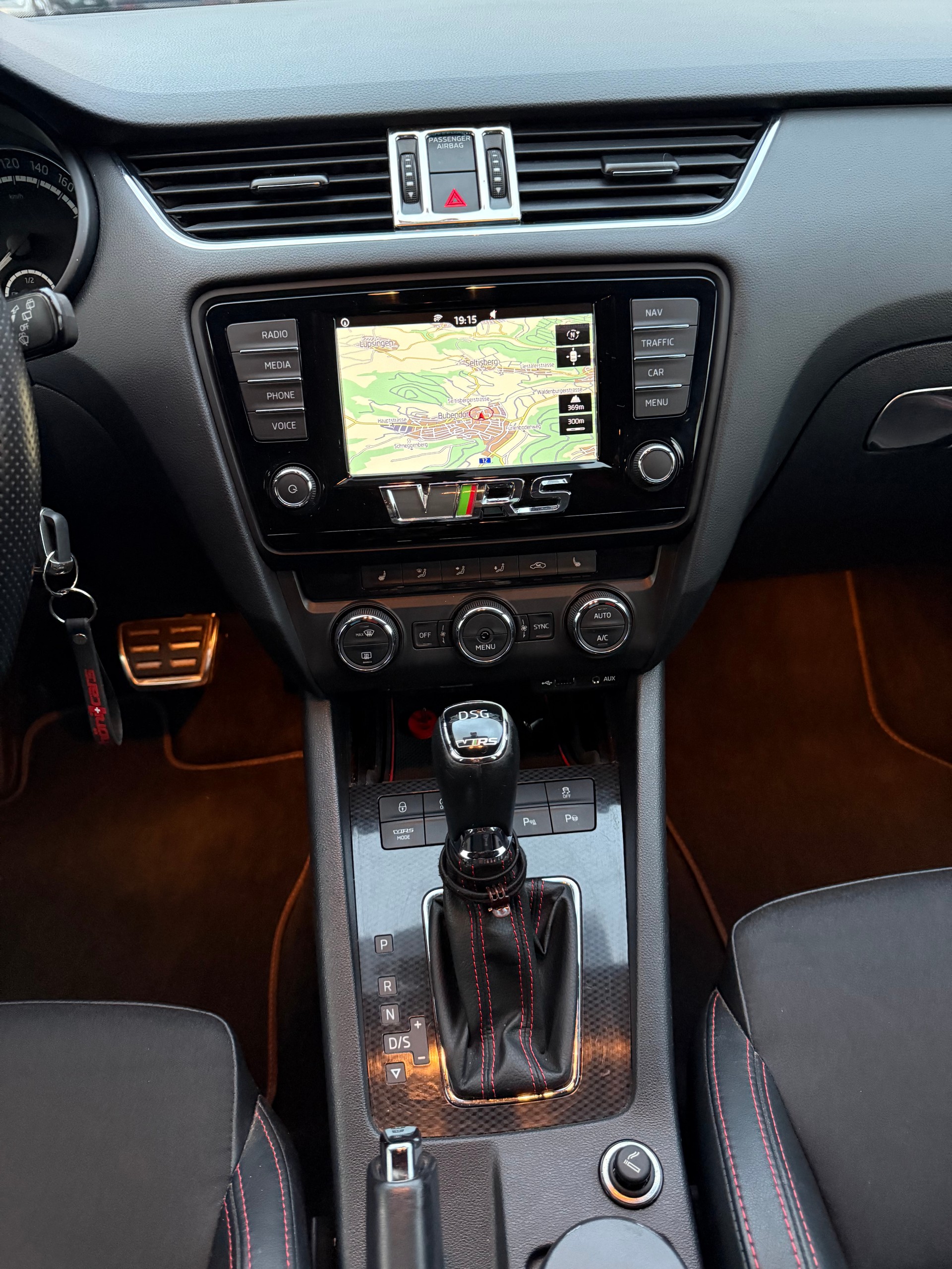 SKODA Octavia Combi 2.0 TDI RS 4x4 DSG-image-9