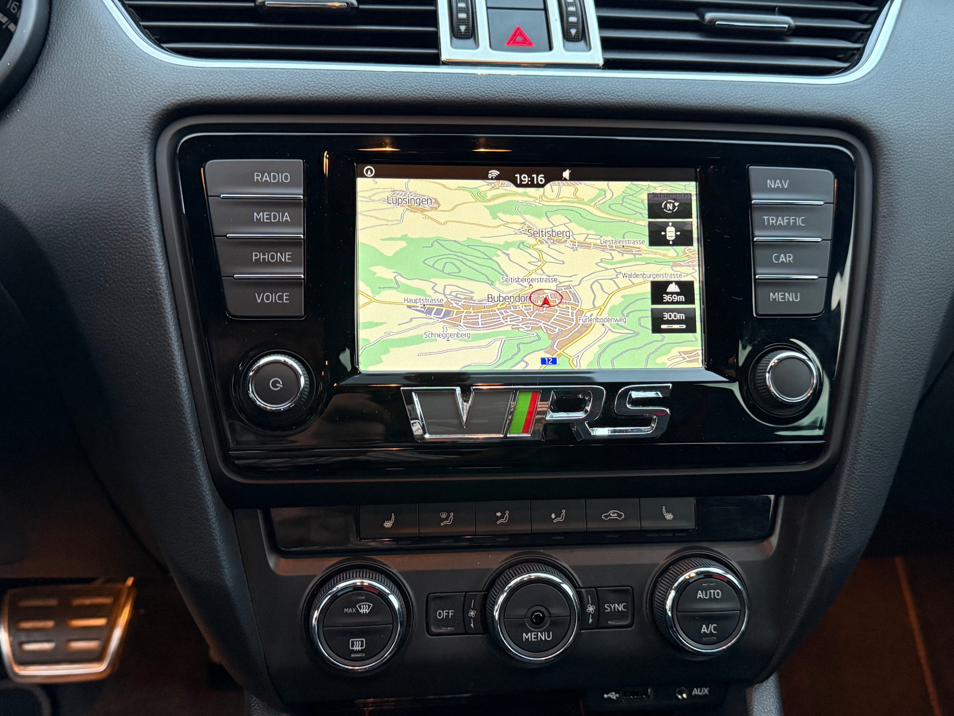 SKODA Octavia Combi 2.0 TDI RS 4x4 DSG-image-13
