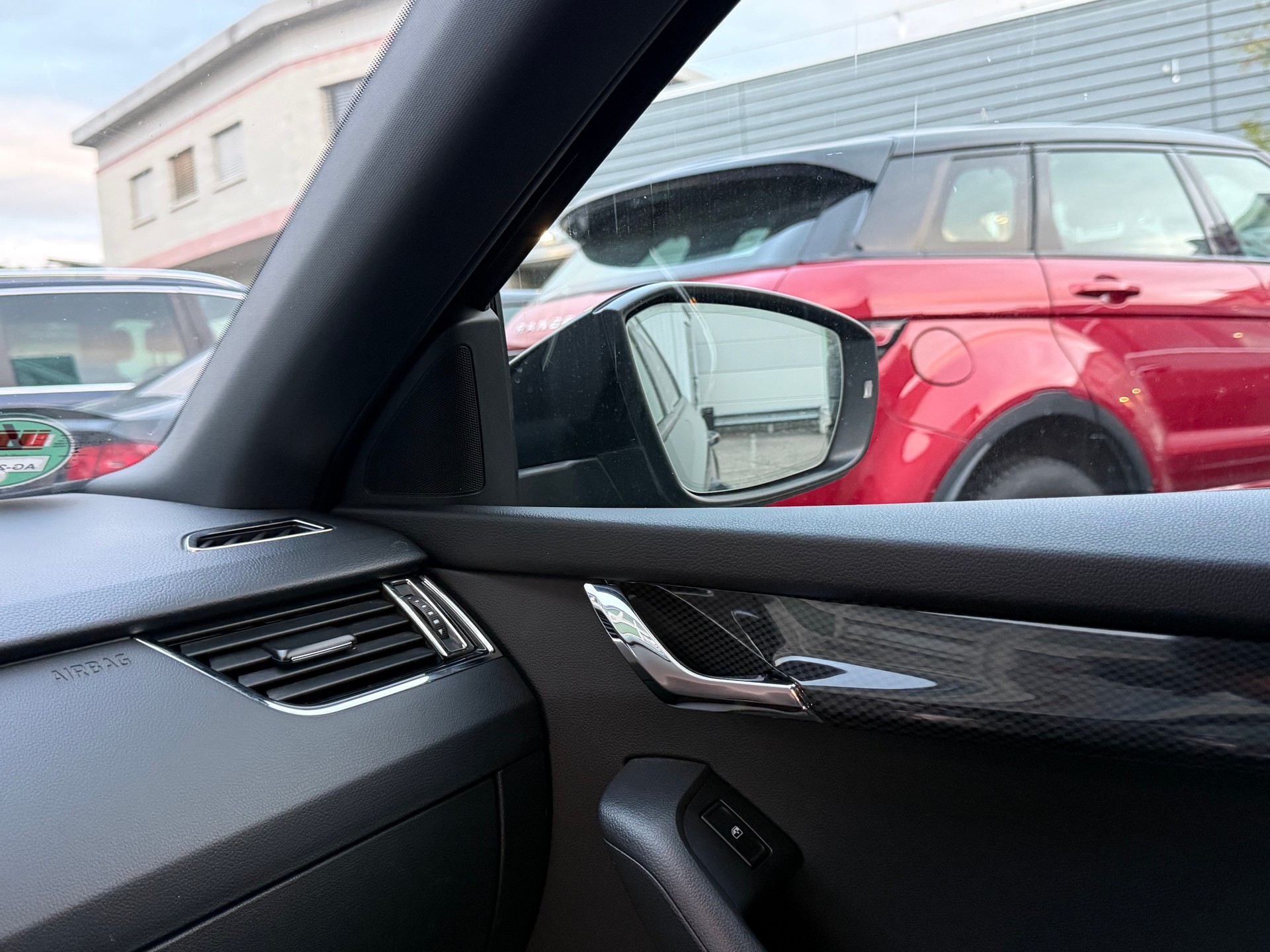 SKODA Octavia Combi 2.0 TDI RS 4x4 DSG-image-11