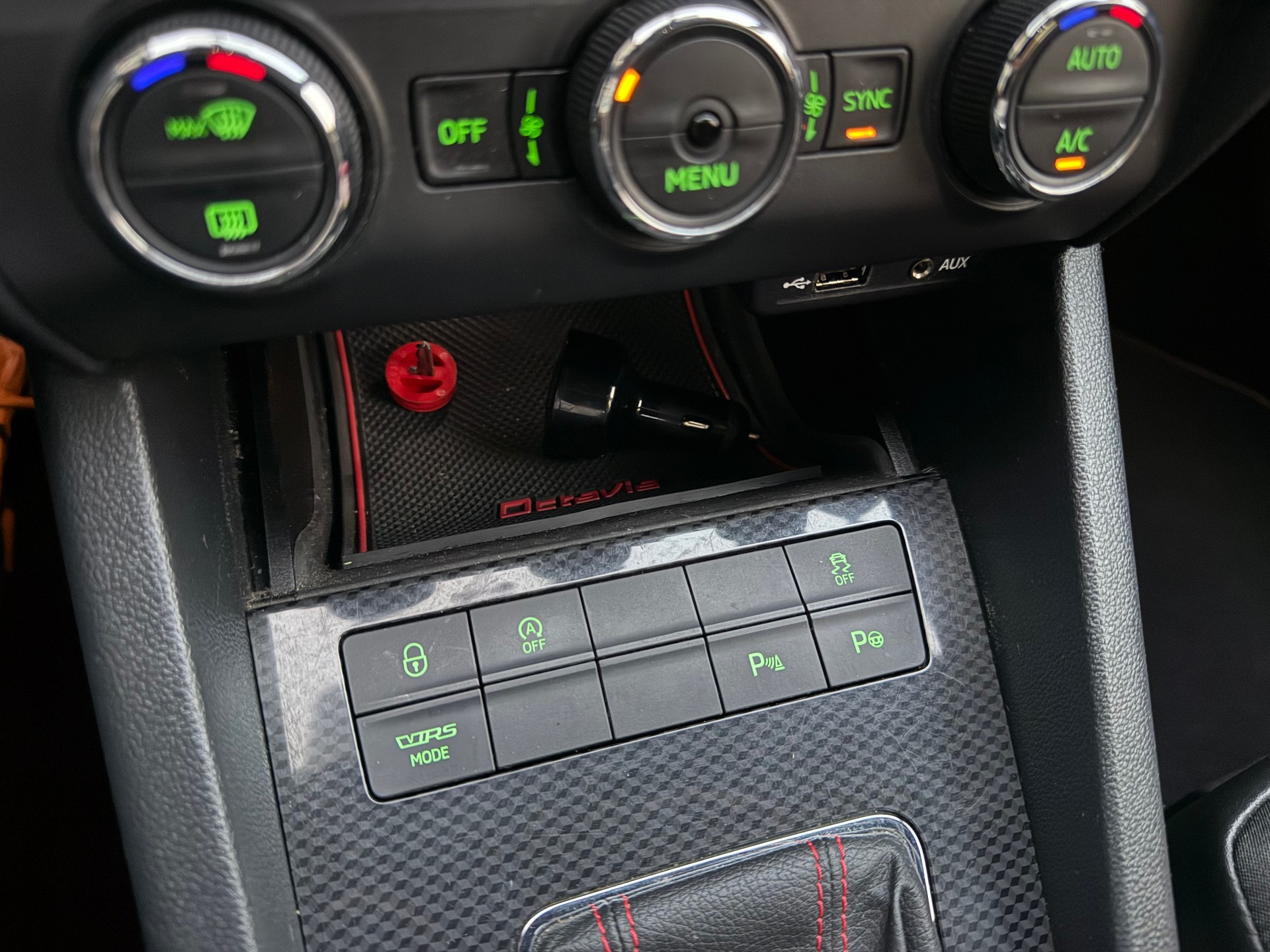 SKODA Octavia Combi 2.0 TDI RS 4x4 DSG-image-14