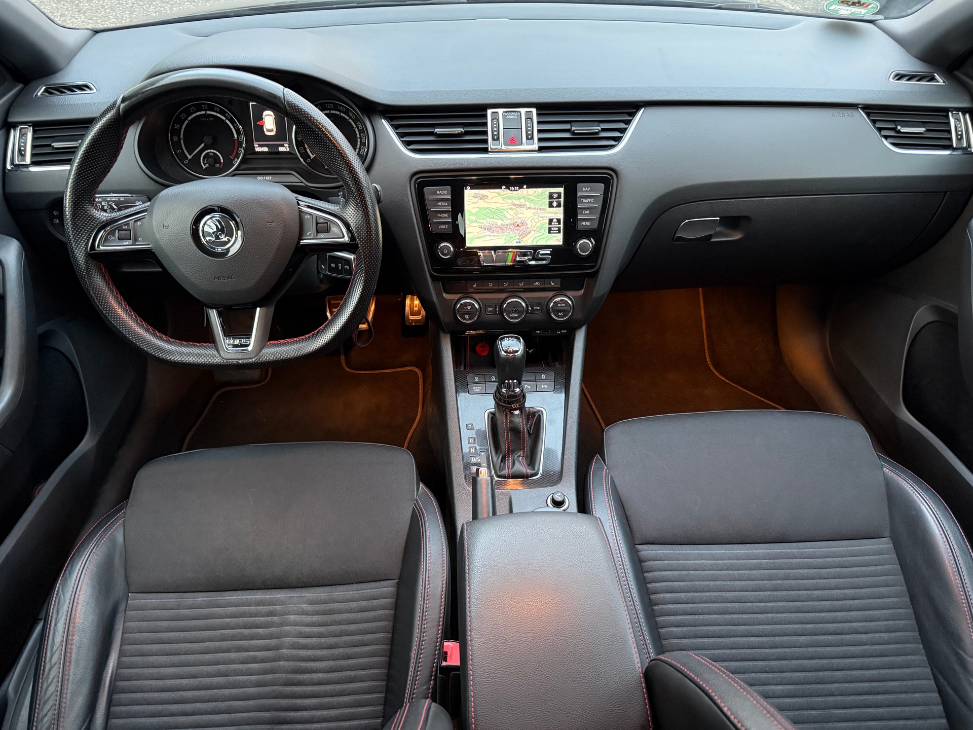 SKODA Octavia Combi 2.0 TDI RS 4x4 DSG-image-6