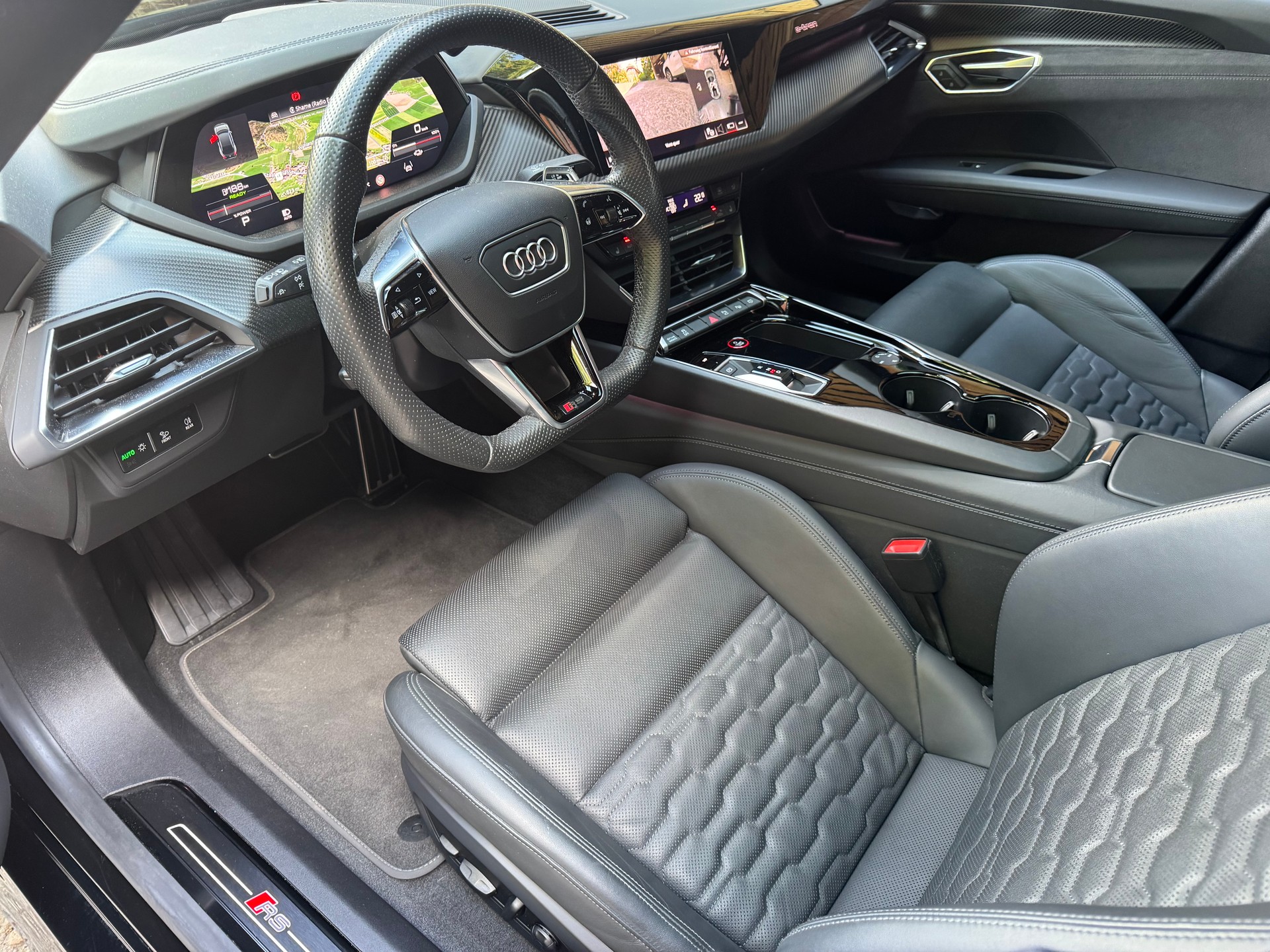 AUDI RS e-tron GT quattro-image-12