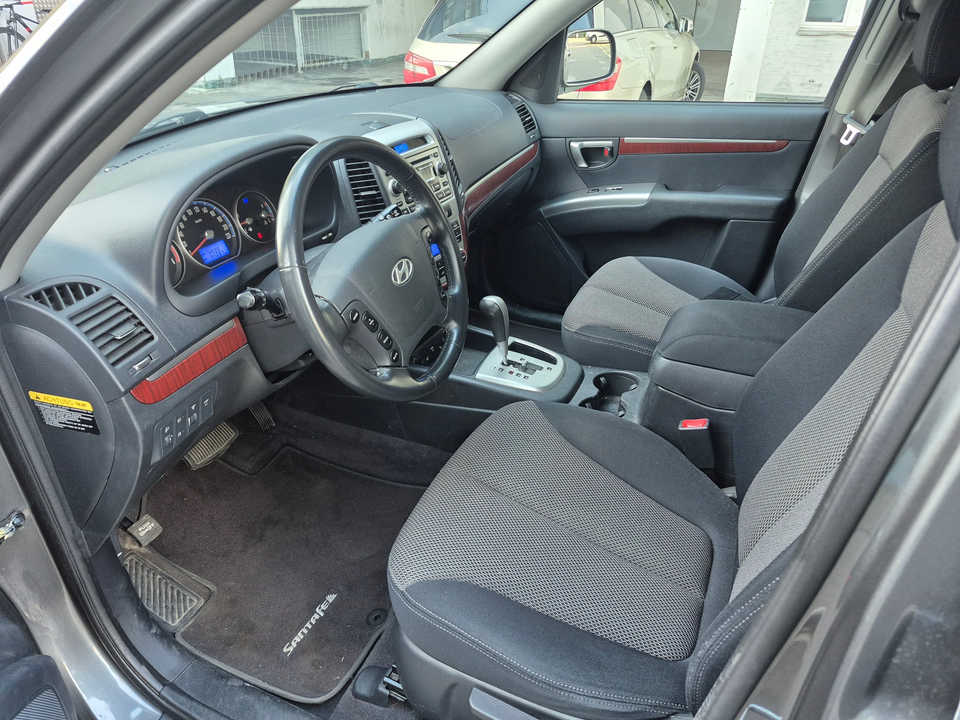 HYUNDAI Santa Fe 2.2 CRDi Style 4WD Automatic-image-9
