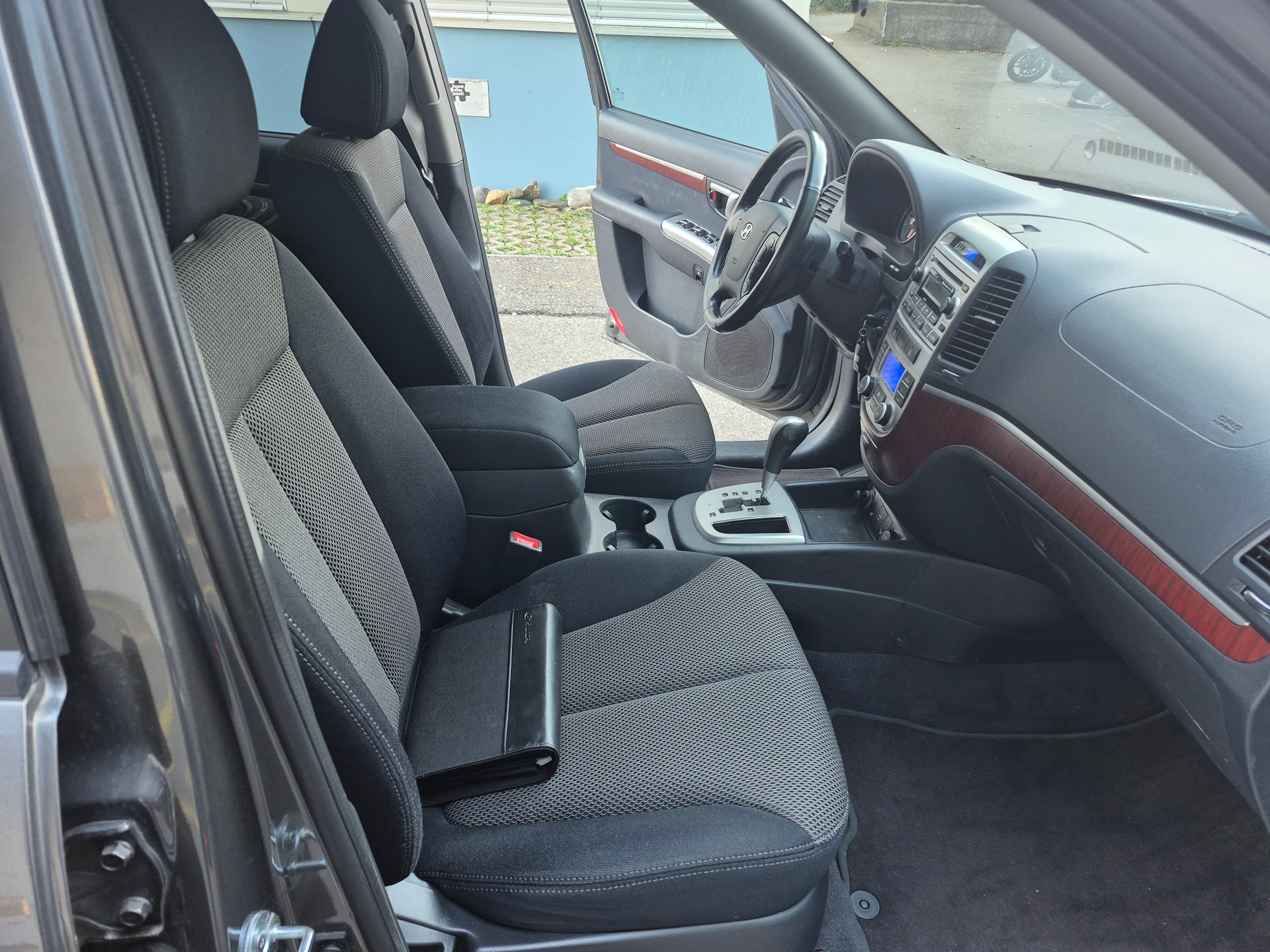 HYUNDAI Santa Fe 2.2 CRDi Style 4WD Automatic-image-8