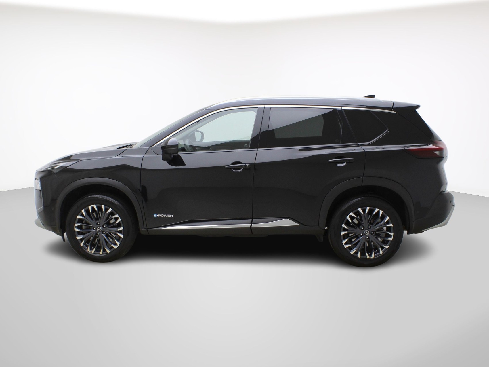 NISSAN X-Trail 1.5 VC-T Tekna e-4orce-showroom-element-2