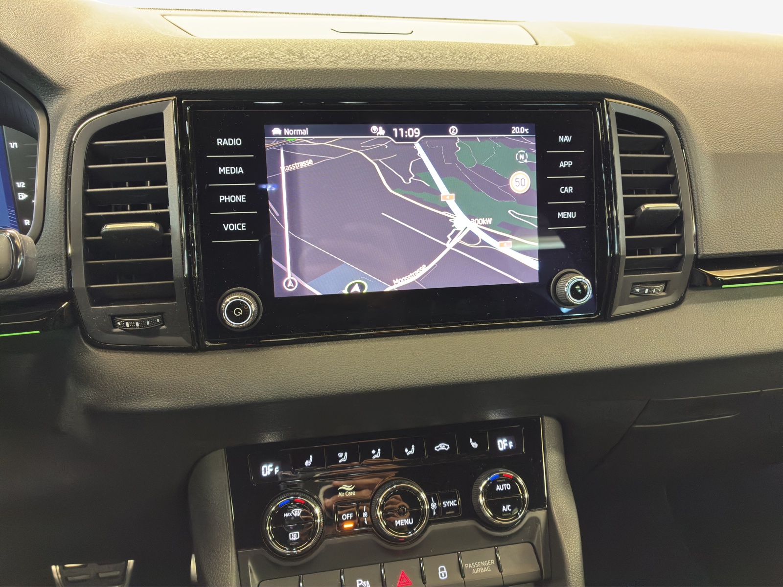 SKODA Karoq 1.5 TSI SportLine DSG-image-10