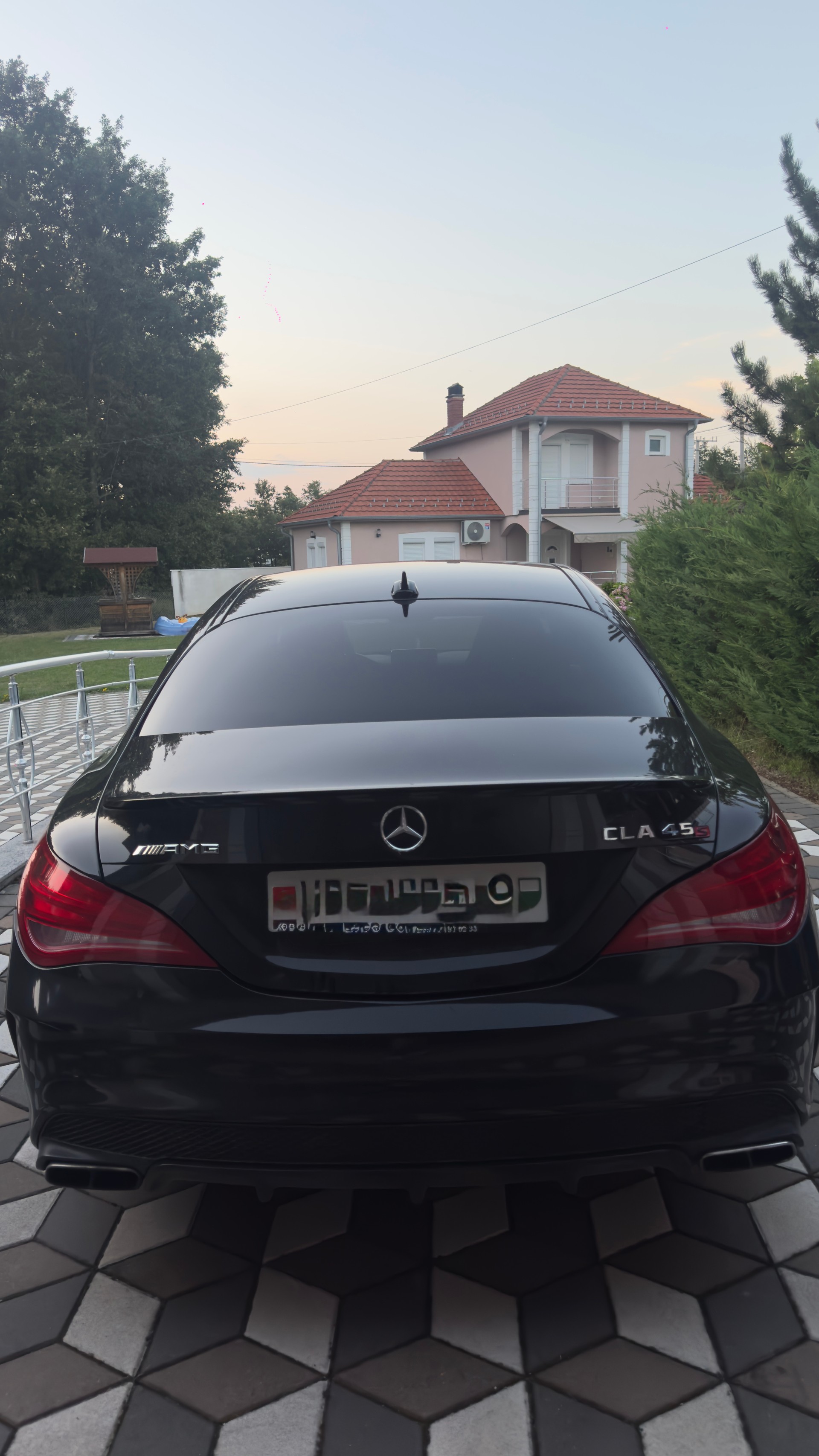 MERCEDES-BENZ CLA 45 AMG 4m-image-2