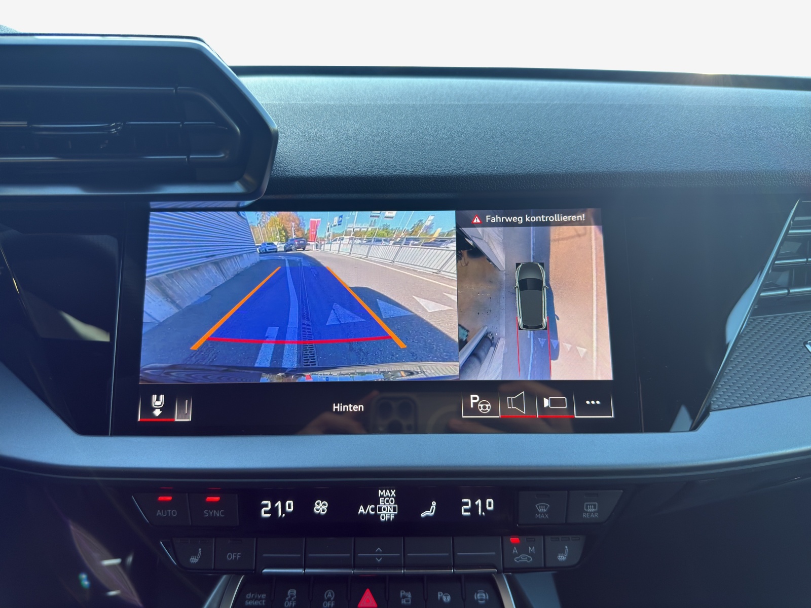 AUDI RS3 Sportback 2.5 TSI quattro S-tronic-image-15