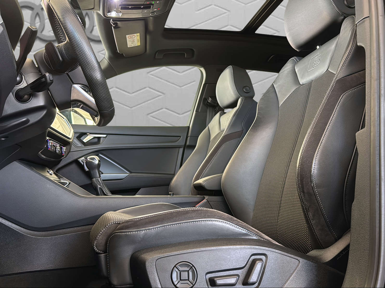 AUDI Q3 40 TFSI S line quattro S-tronic-image-10