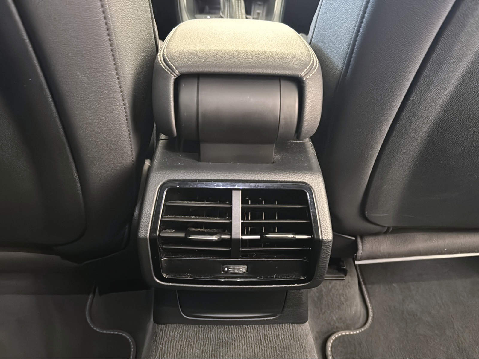AUDI Q3 40 TFSI S line quattro S-tronic-image-16