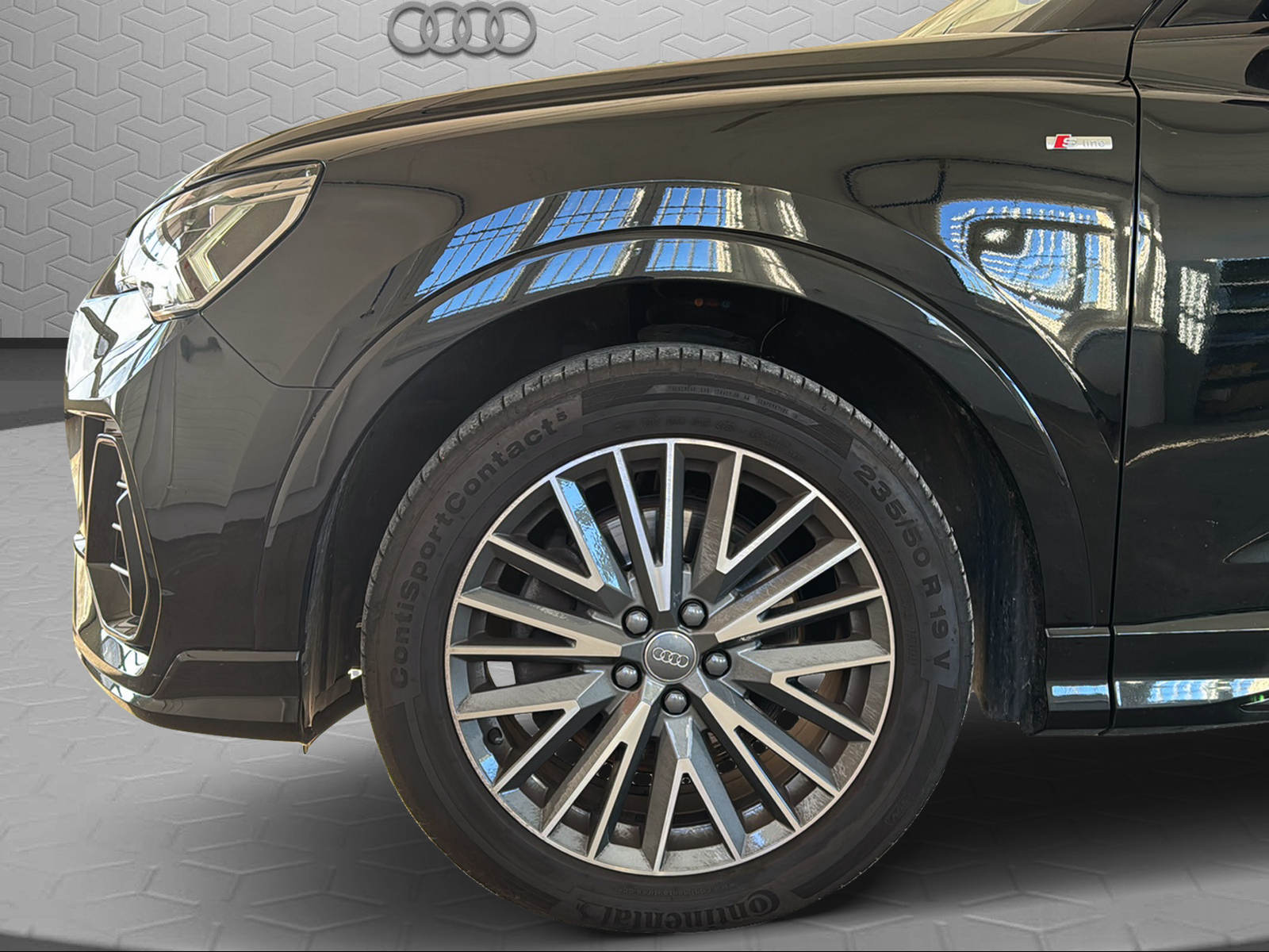AUDI Q3 40 TFSI S line quattro S-tronic-image-8
