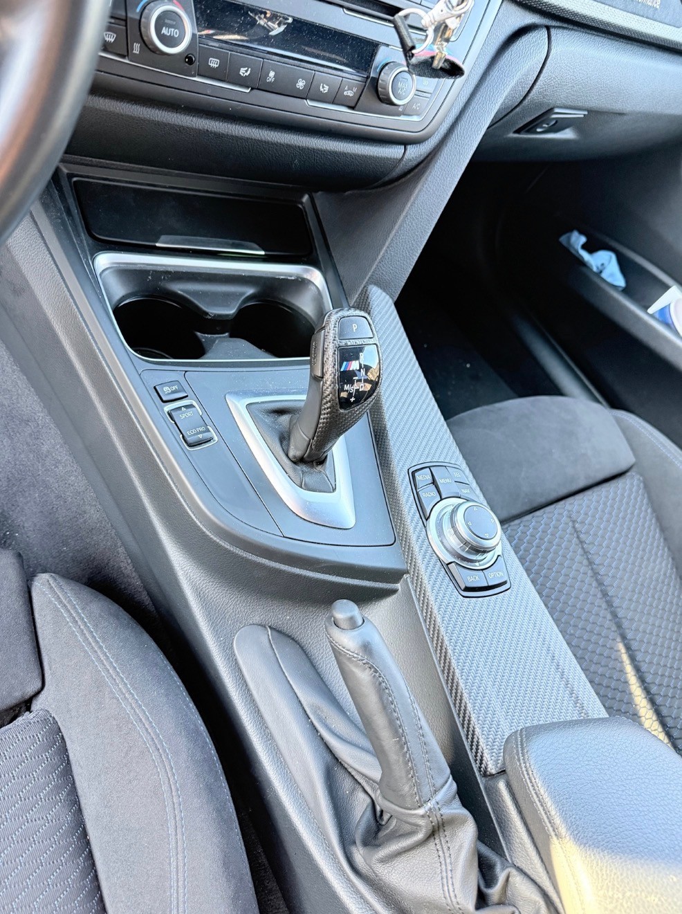 BMW 320i xDrive Sport Line Steptronic-image-9