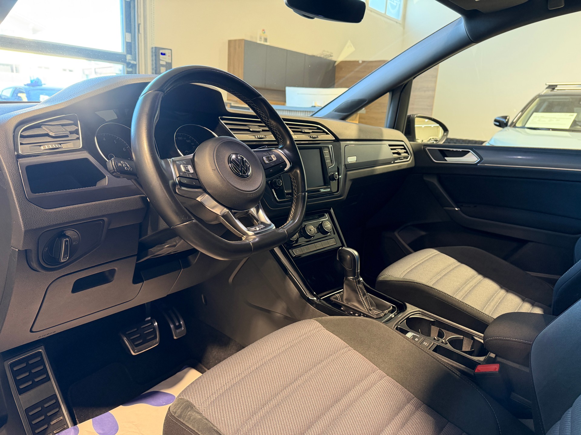 VW Touran 1.8 TSI BlueMotion Technology Highline DSG-showroom-element-1