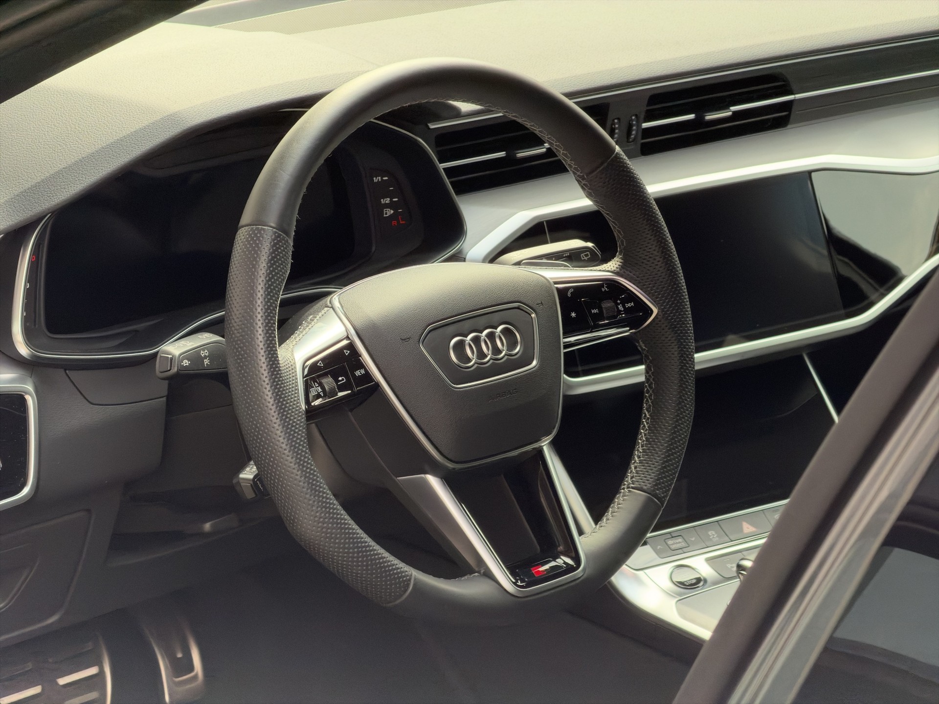 AUDI A6 Avant 2.0 40 TDI S Line quattro S-Tronic-image-21