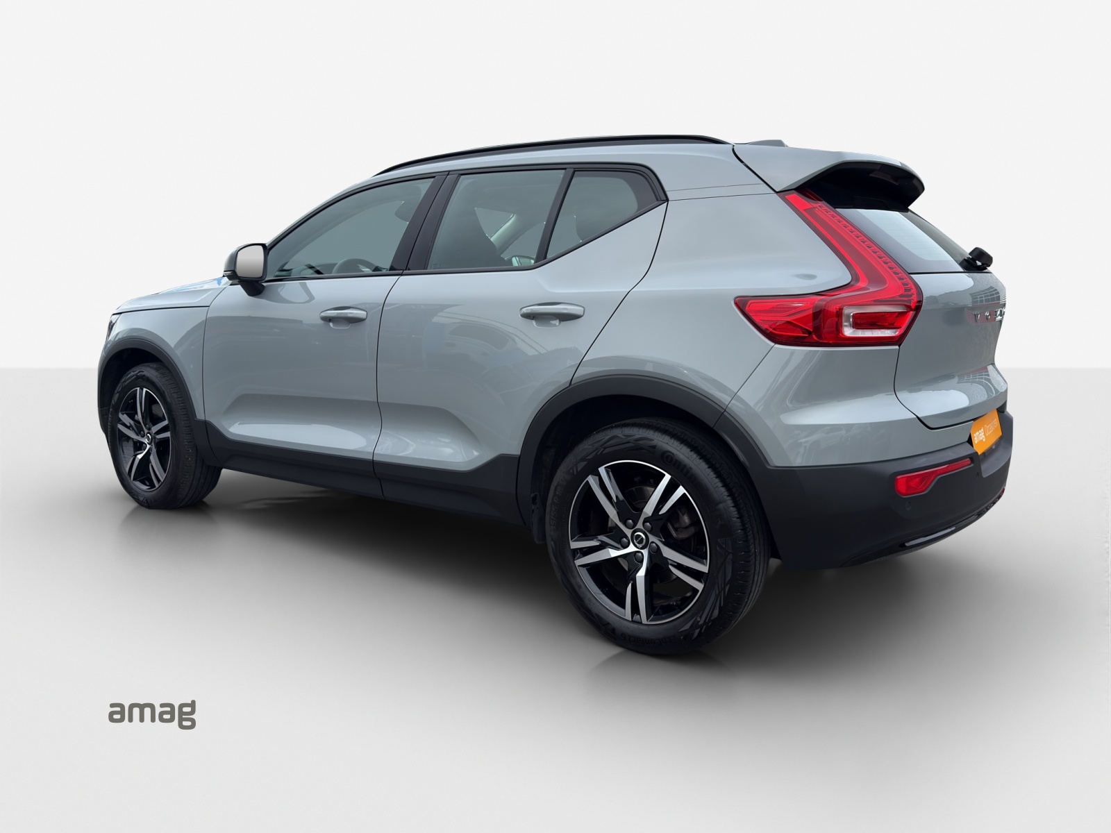VOLVO XC40 B3 Benzin Mild Hybrid Plus Dark DCT-showroom-element-2