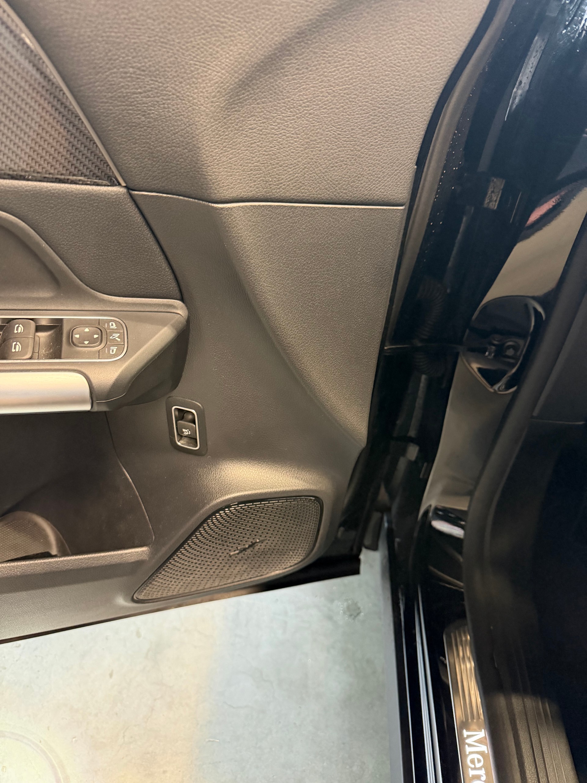MERCEDES-BENZ GLA 250 4Matic 8G-DCT-image-10