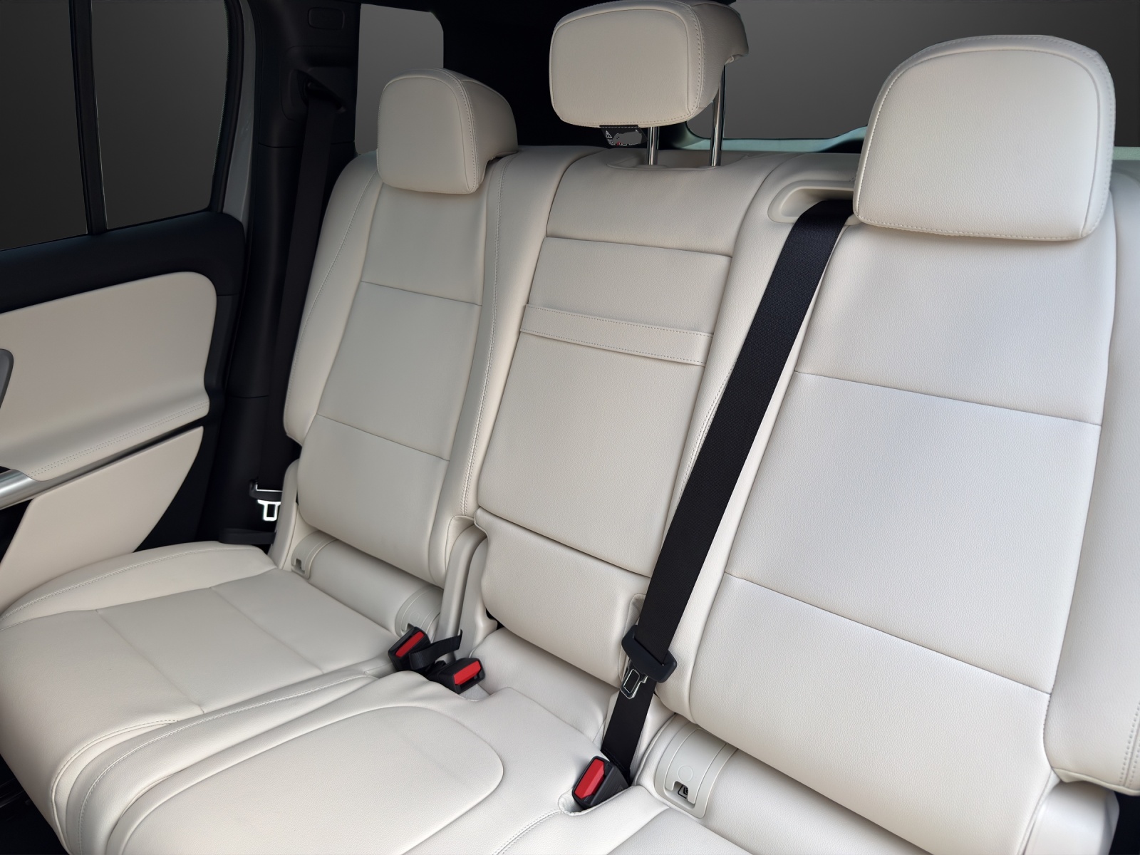 MERCEDES-BENZ GLB 350 85kWh EQ 4 Matic-image-14