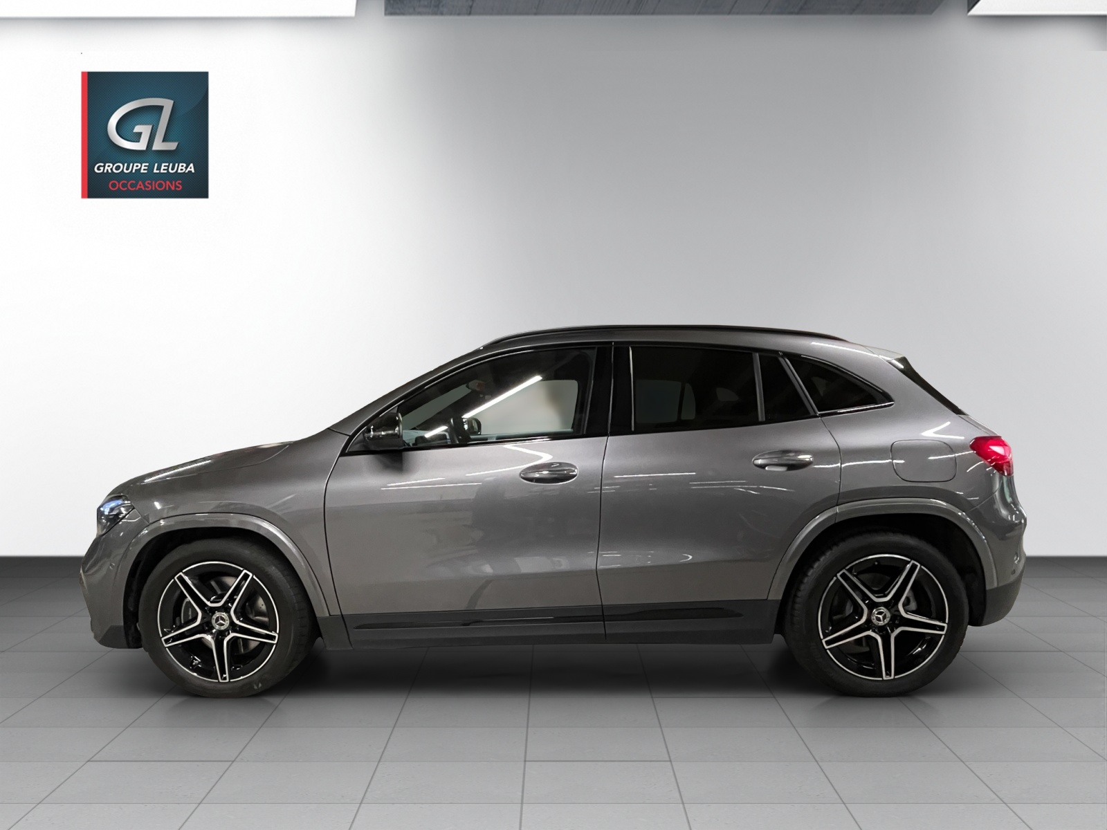 MERCEDES-BENZ GLA 250 AMG Line 8G-DCT-image-2